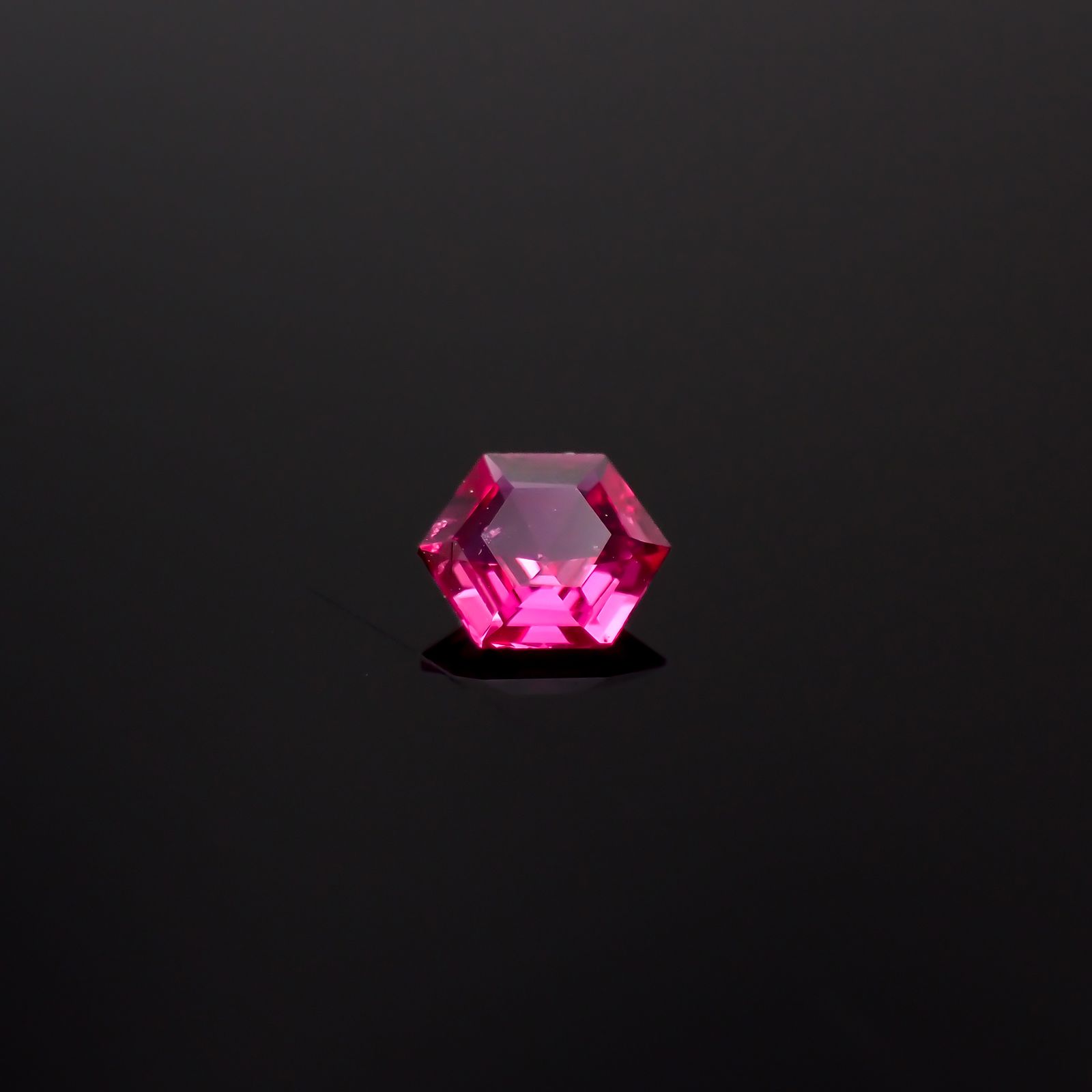 ◇ヘキサゴンカット◇ルビー 非加熱 モザンビーク産 0.18ct[240427107]3.5x3.5mm前後