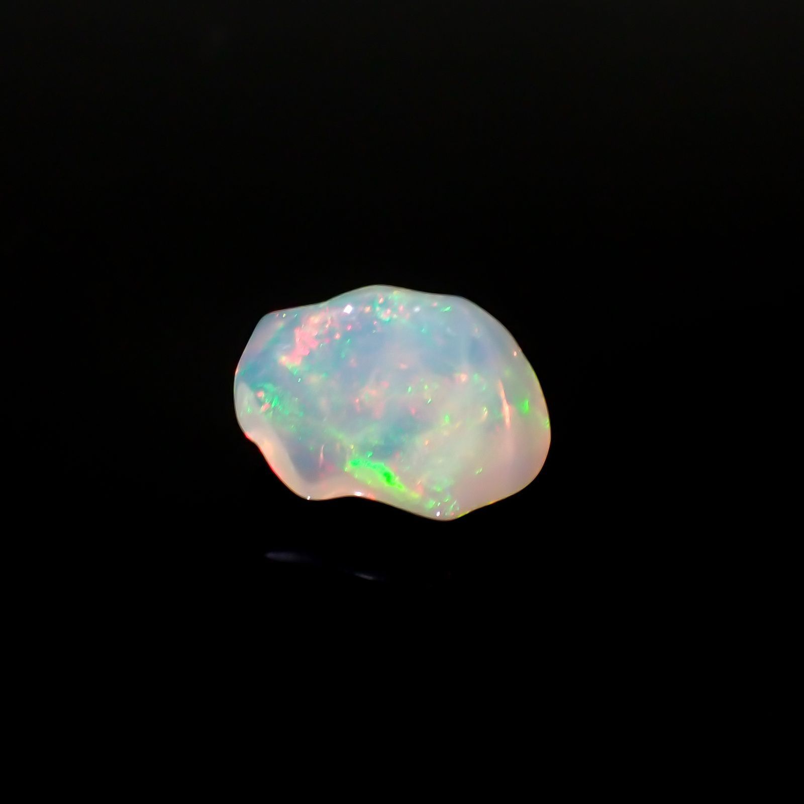 ◇バロック型◇エチオピアオパール(宝石名オパール) エチオピア産 識別済 3.61ct / 13x10mm前後 [260113173]