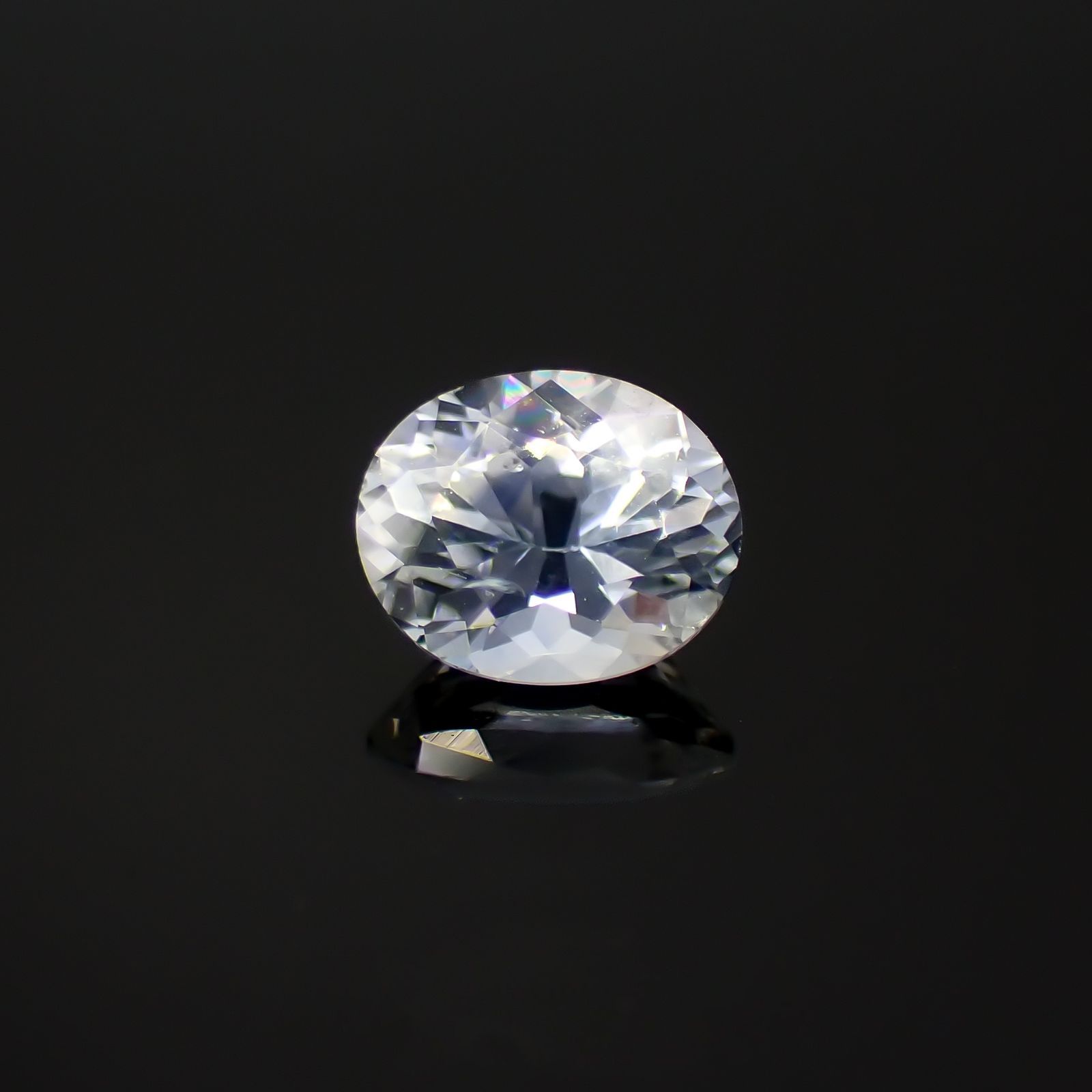 アイスブルーサファイア(宝石名サファイア)スリランカ/マダガスカル産 0.55ct 識別済[220817458]5.2x4.3mm前後