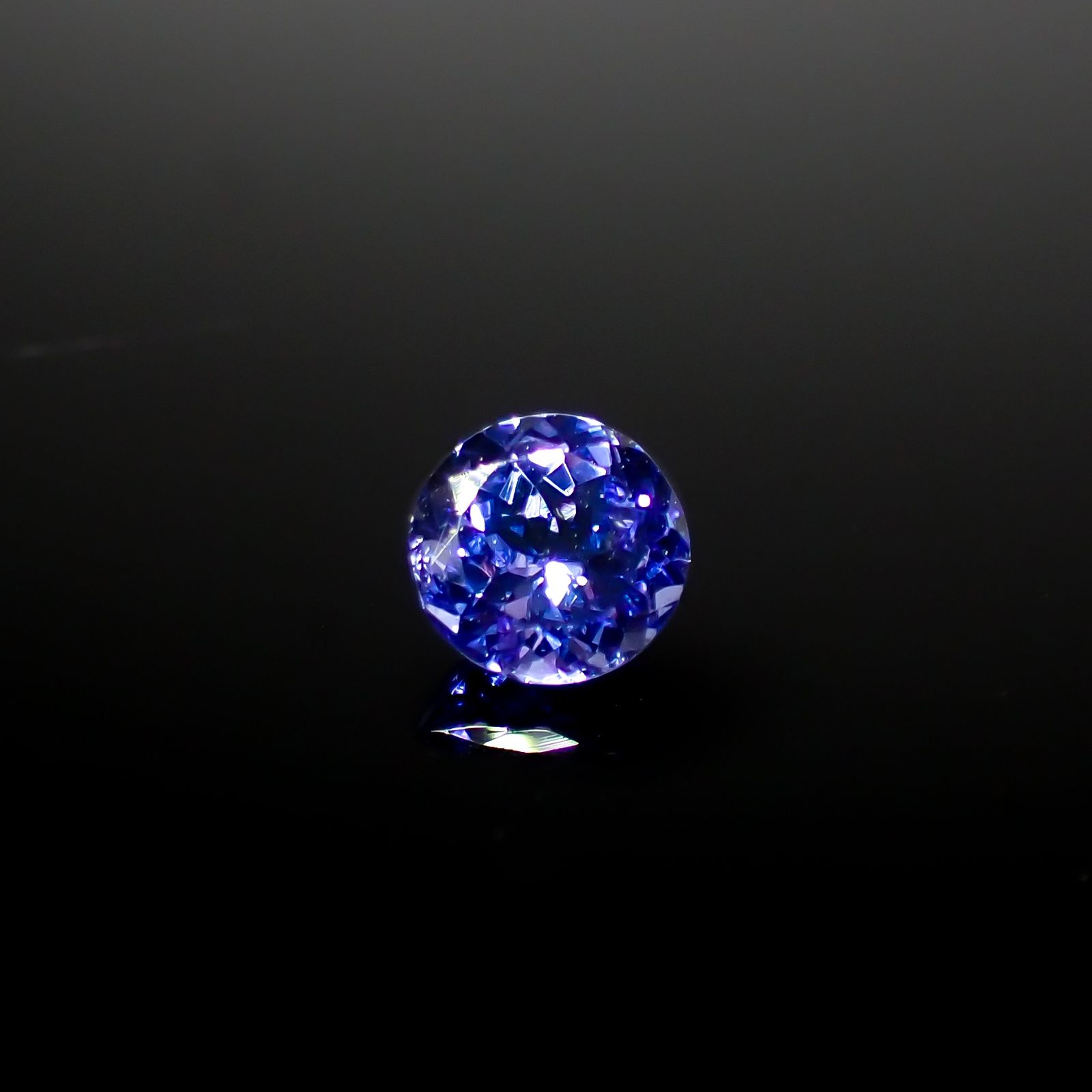 タンザナイト(宝石名タンザナイト)タンザニア産 0.82ct 識別済[240627885]5.9x5.9mm前後
