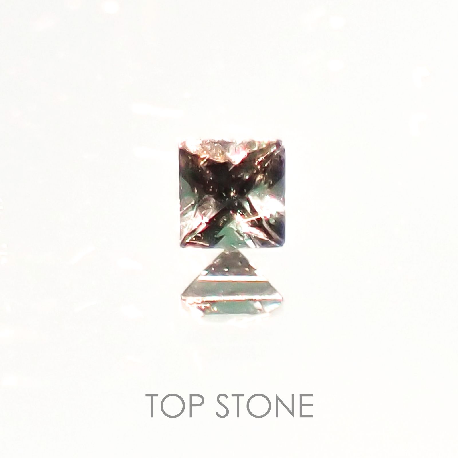 ◇プリンセスカット◇カラーチェンジガーネット(アレキタイプ) マダガスカル・ベキリー産 ルース 0.042ct[20106613]2×1.9mm前後