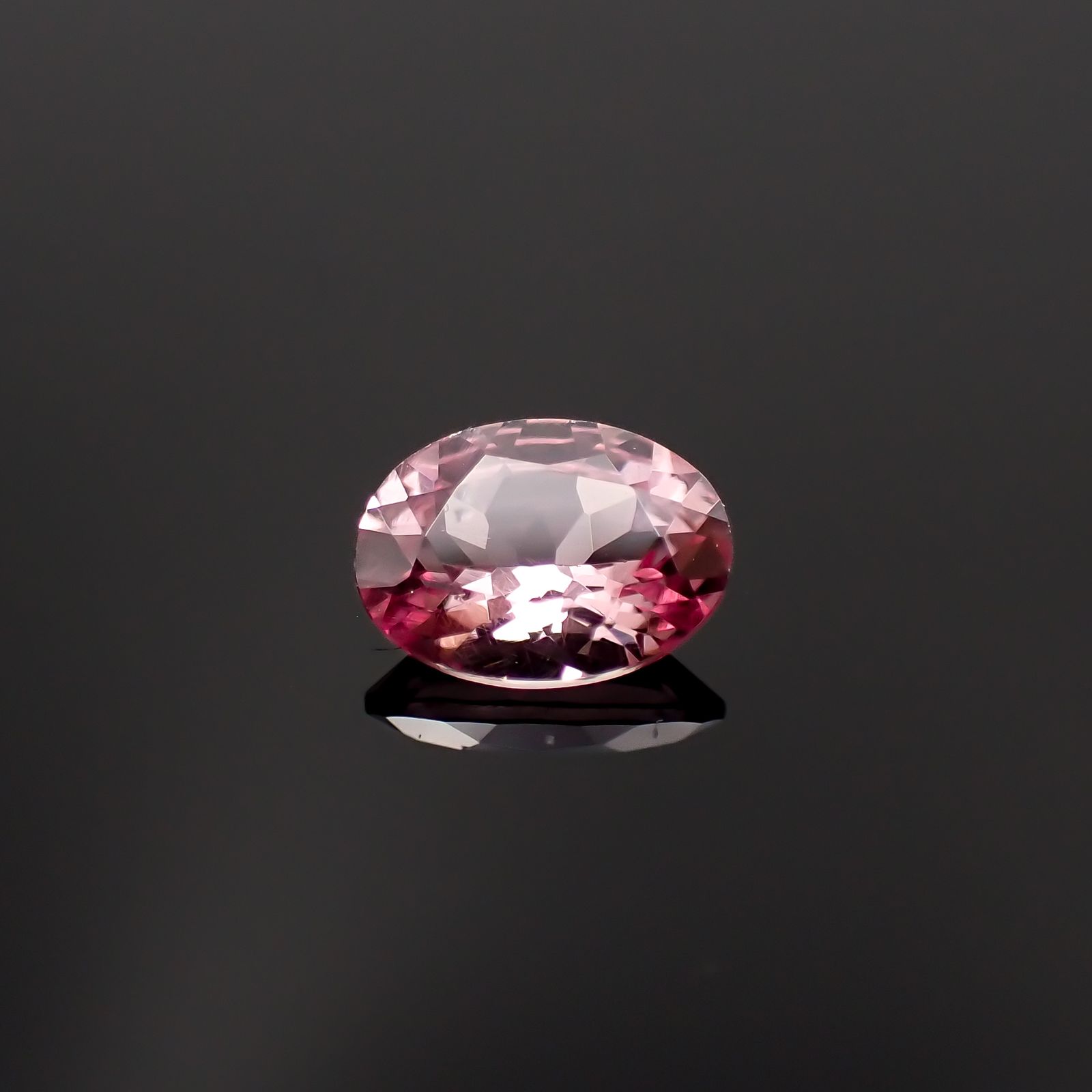 ドラゴンガーネット タンザニア産 0.88ct[230421455]6.9x5.1mm前後