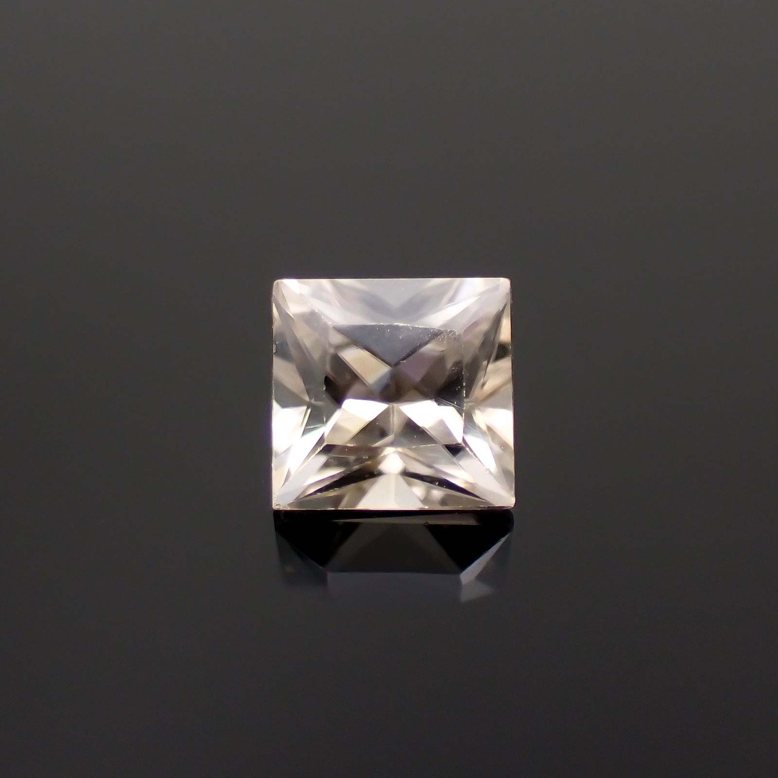 ◇プリンセスカット◇シャンパンカラージルコン スリランカ/カンボジア産 0.71ct[230521906]4.5x4.3mm前後