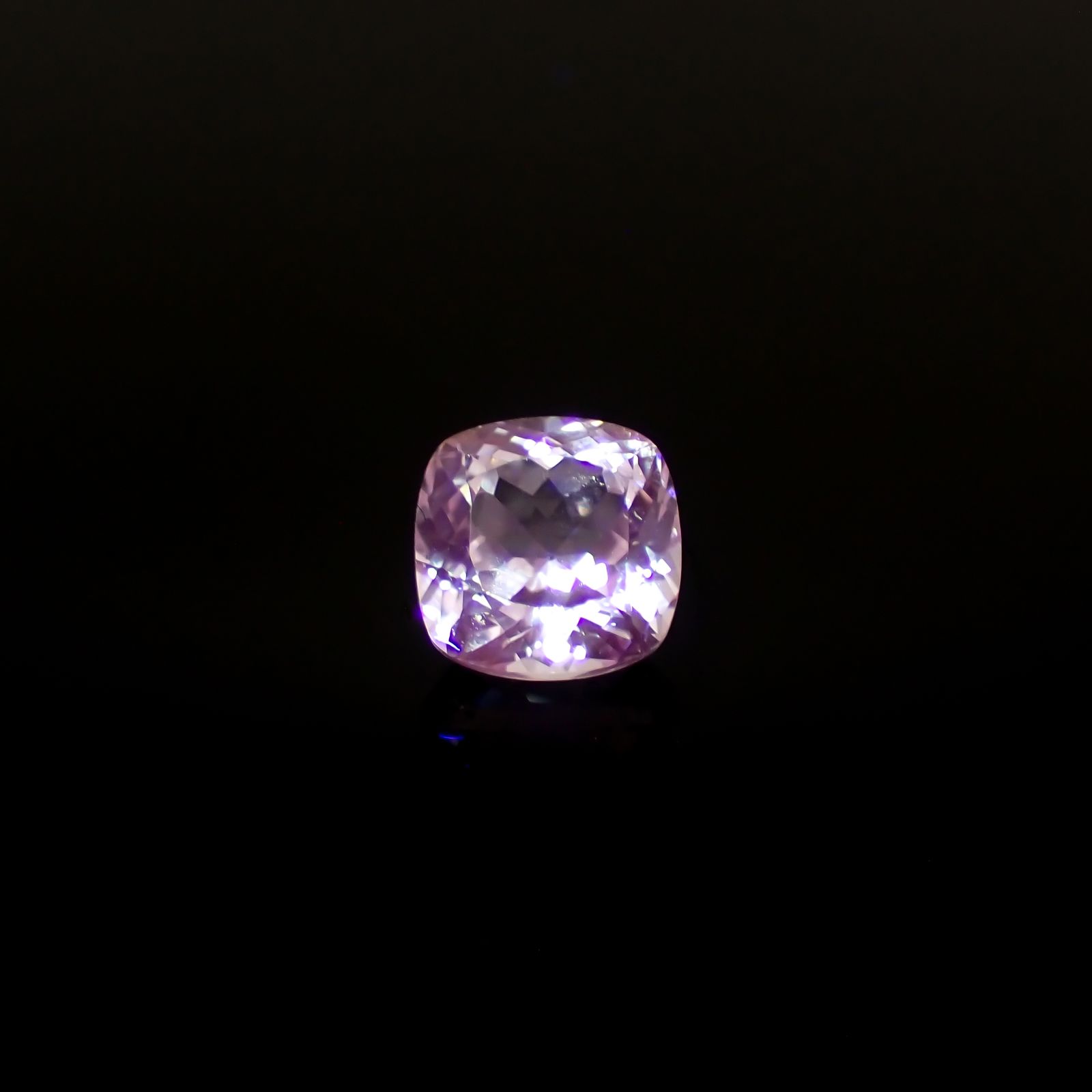 クンツァイト アフガニスタン産 2.05ct[240125361]7.3x7.2mm前後