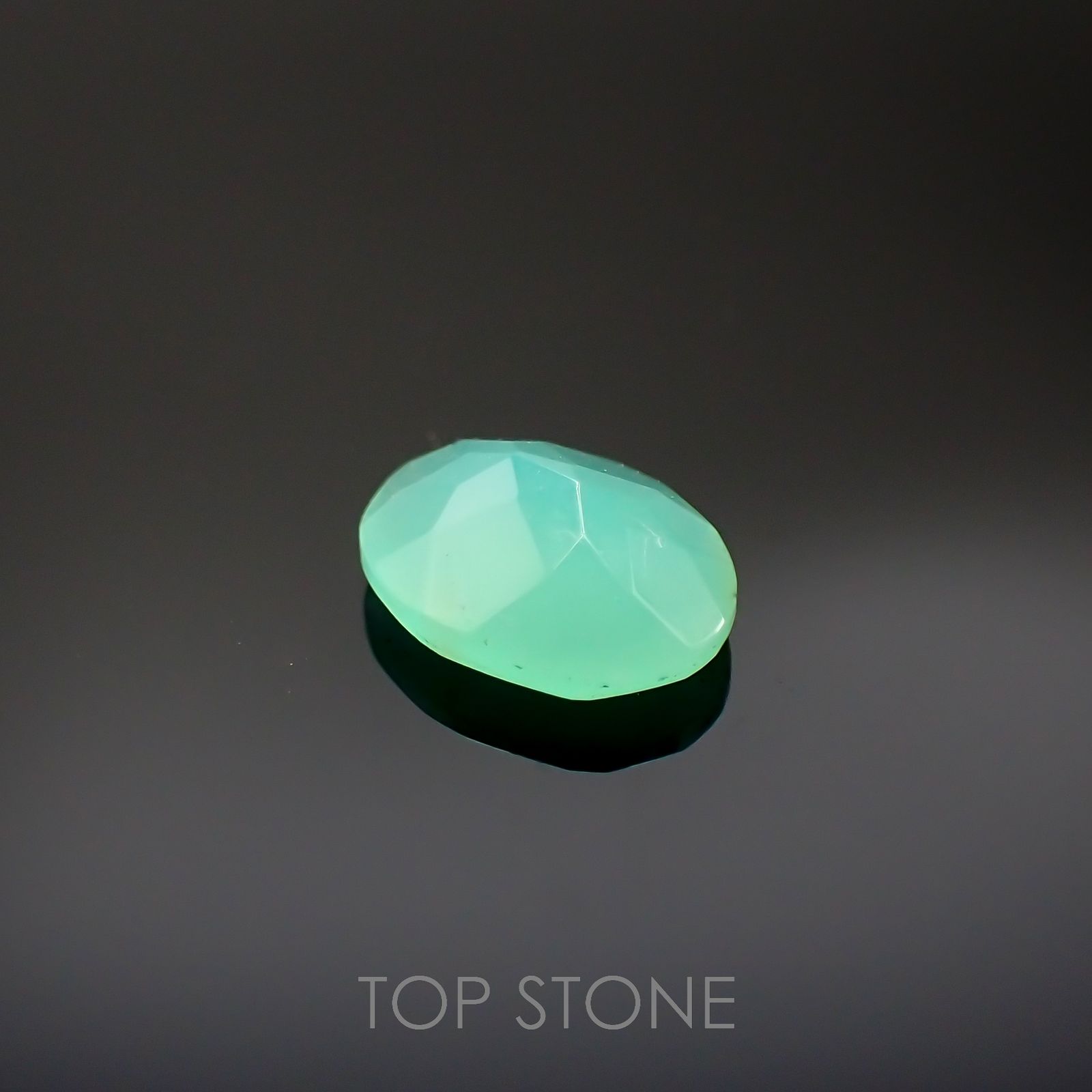 グリーンオパール 南アフリカ産 0.77ct[220717056]7.9x6.1mm前後