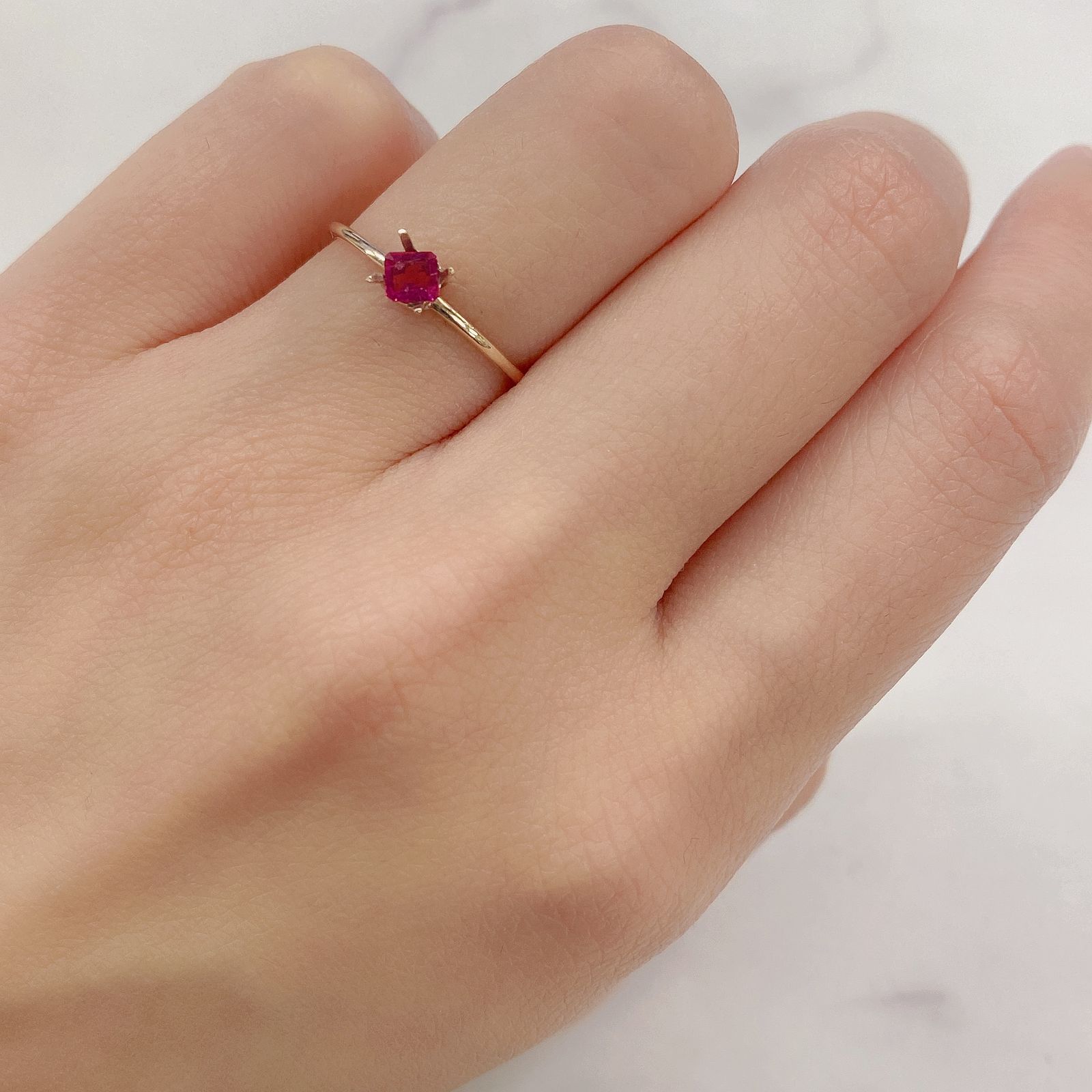 レッドベリル(宝石名レッド・ベリル) アメリカ・ユタ州産 0.118ct ソ付(彩珠)[20107036]3.4×3.1mm前後