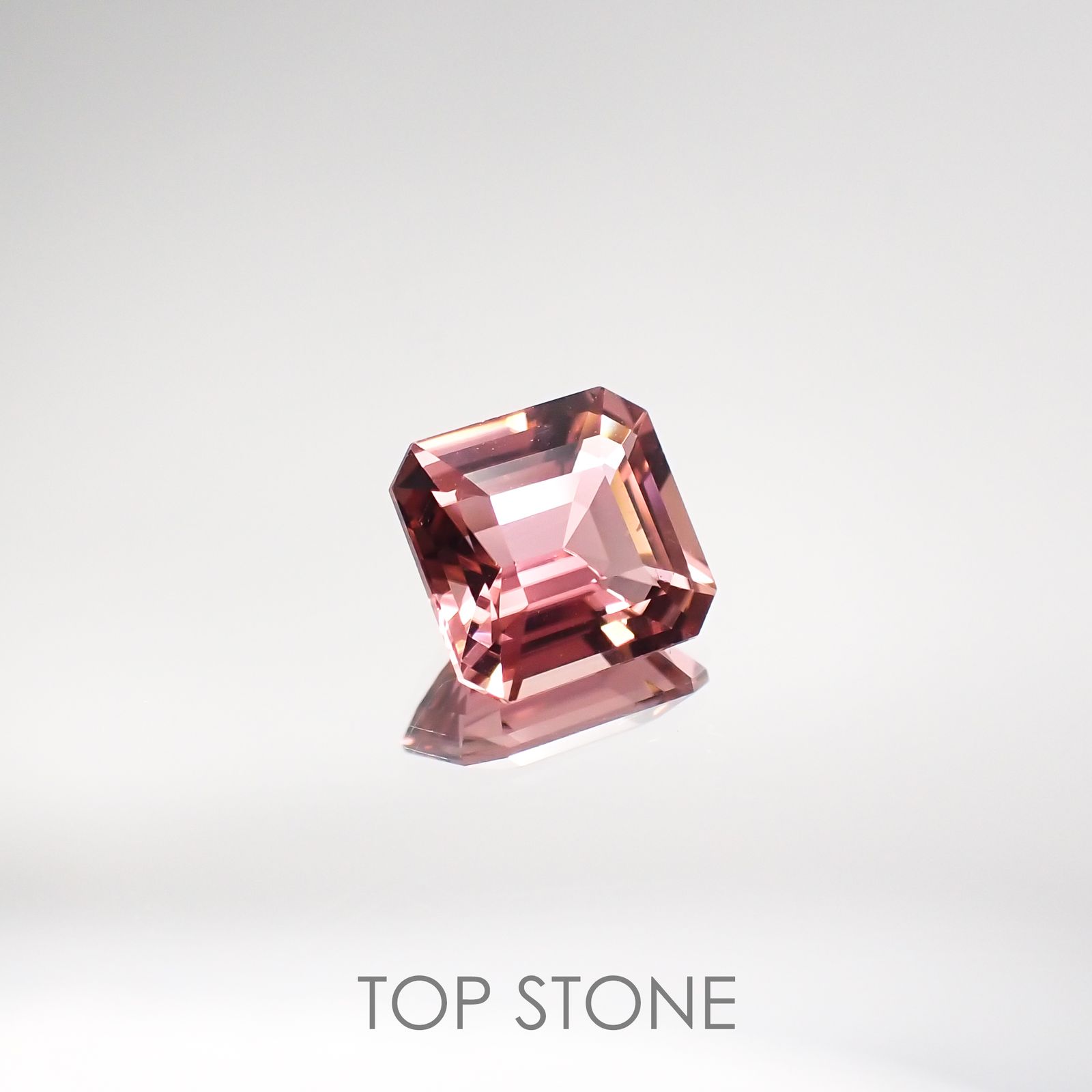 ピンクトルマリン パパラチャカラー(宝石名ピンク・トルマリン) ルワンダ産 1.746ct ソ付(彩珠)[210711637]7.6×7.3mm前後