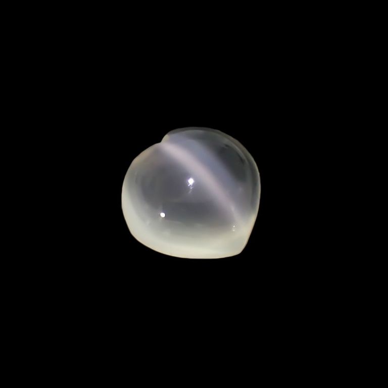 光を当ててキャッツアイを出しています