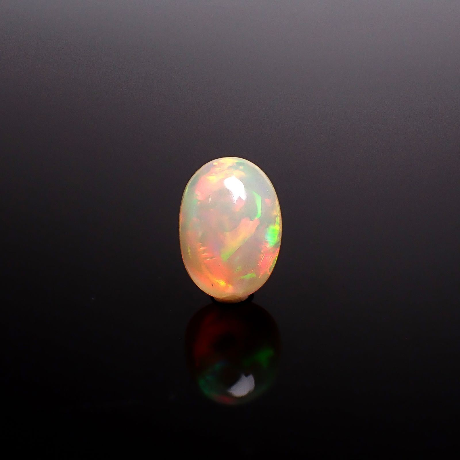 エチオピアオパール(宝石名オパール)エチオピア産 識別済 4.22ct / 13.5x9.8mm前後 [260722819]