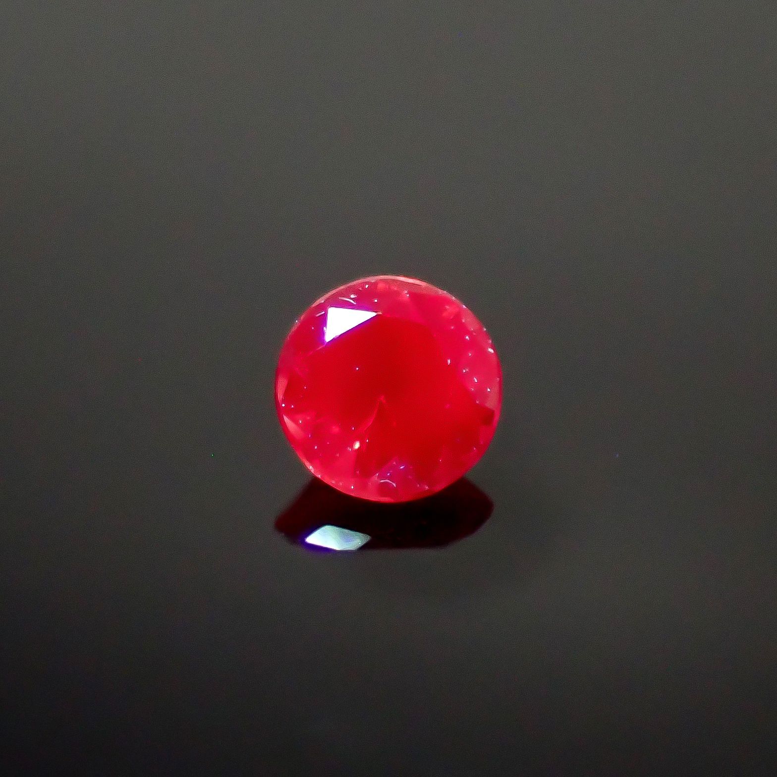 レッドスピネル ビルマ産 0.16ct[240728576]3.4x3.3mm前後