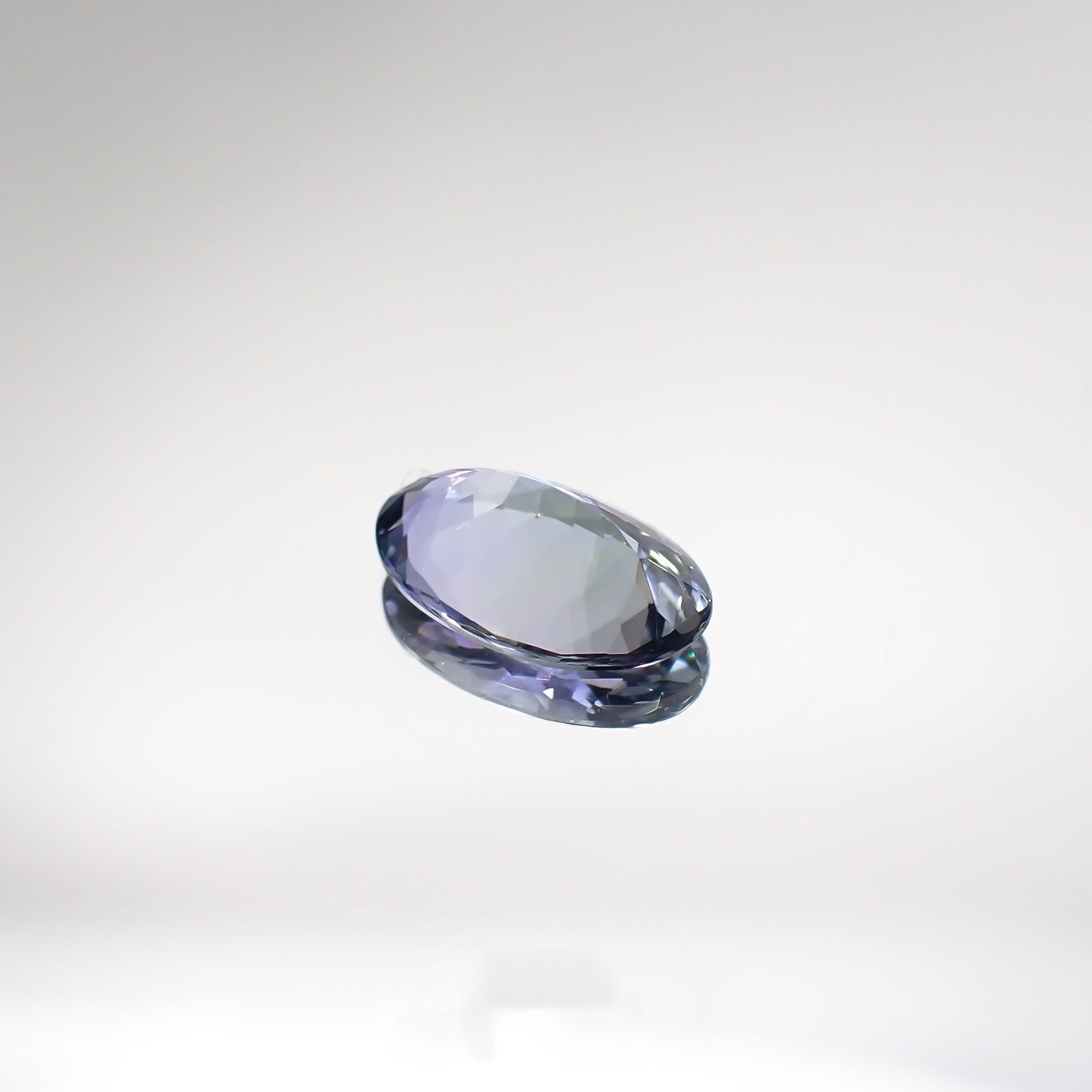 バイカラータンザナイト(宝石名タンザナイト) タンザニア産 1.675ct ソ付(彩珠)[210711830]10.3×6.6mm前後