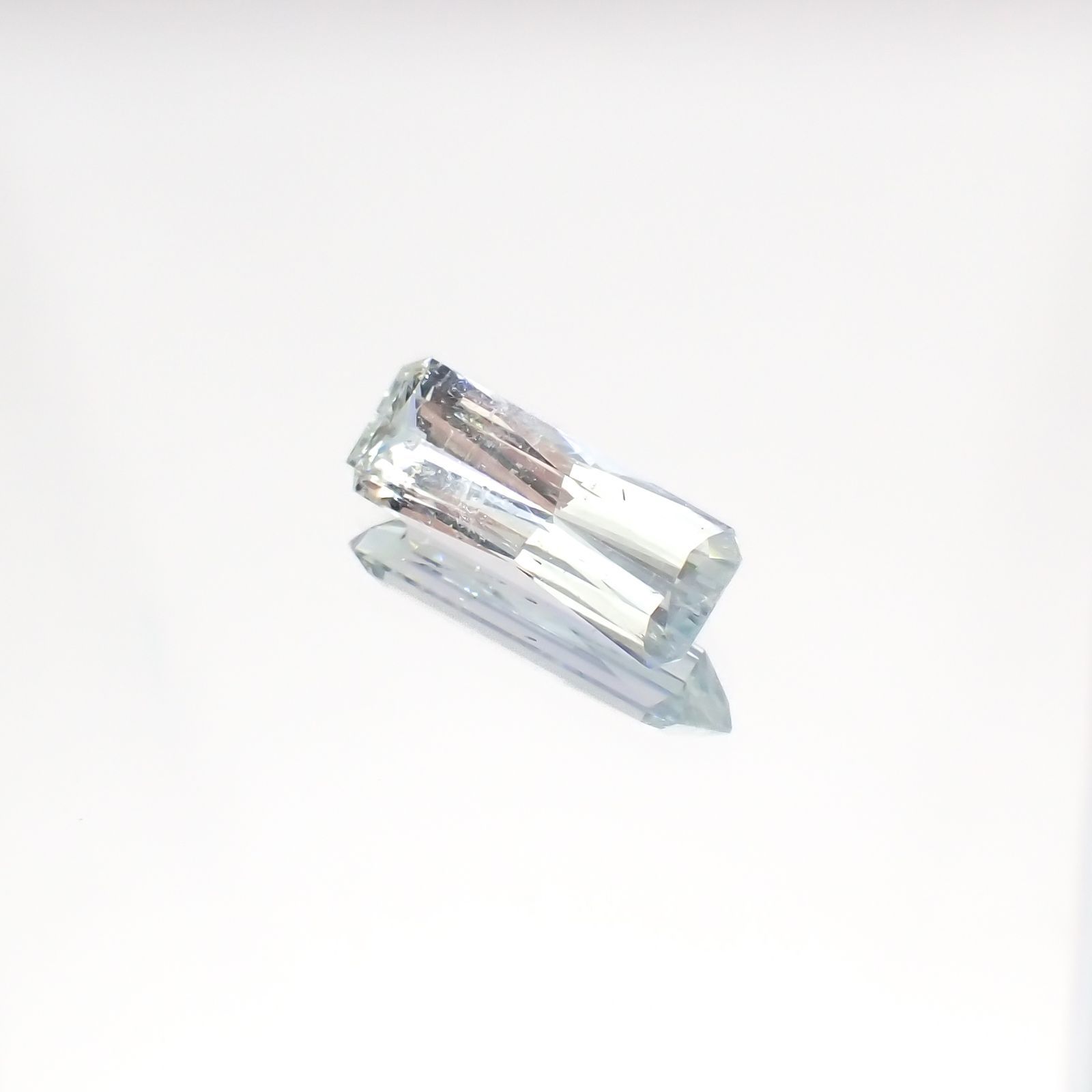 ジェレメジェバイト(宝石名エレメジェバイト)ナミビア産 3.221ct ソ付(彩珠)[220616458]16x5.8mm前後