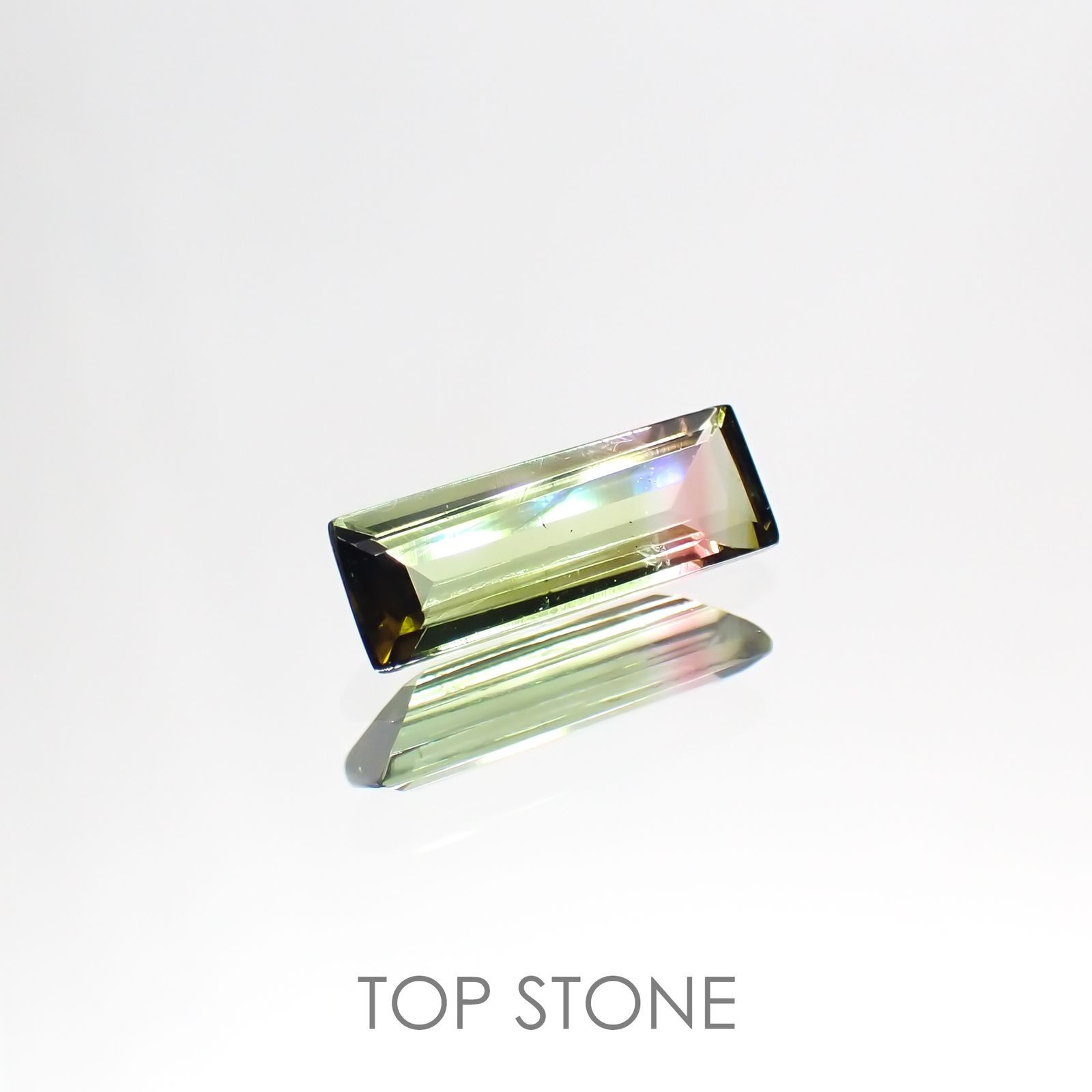 バイカラートルマリン(宝石名バイカラー・トルマリン) ブラジル産 0.60ct 識別済[211013627]9.1×3.2mm前後