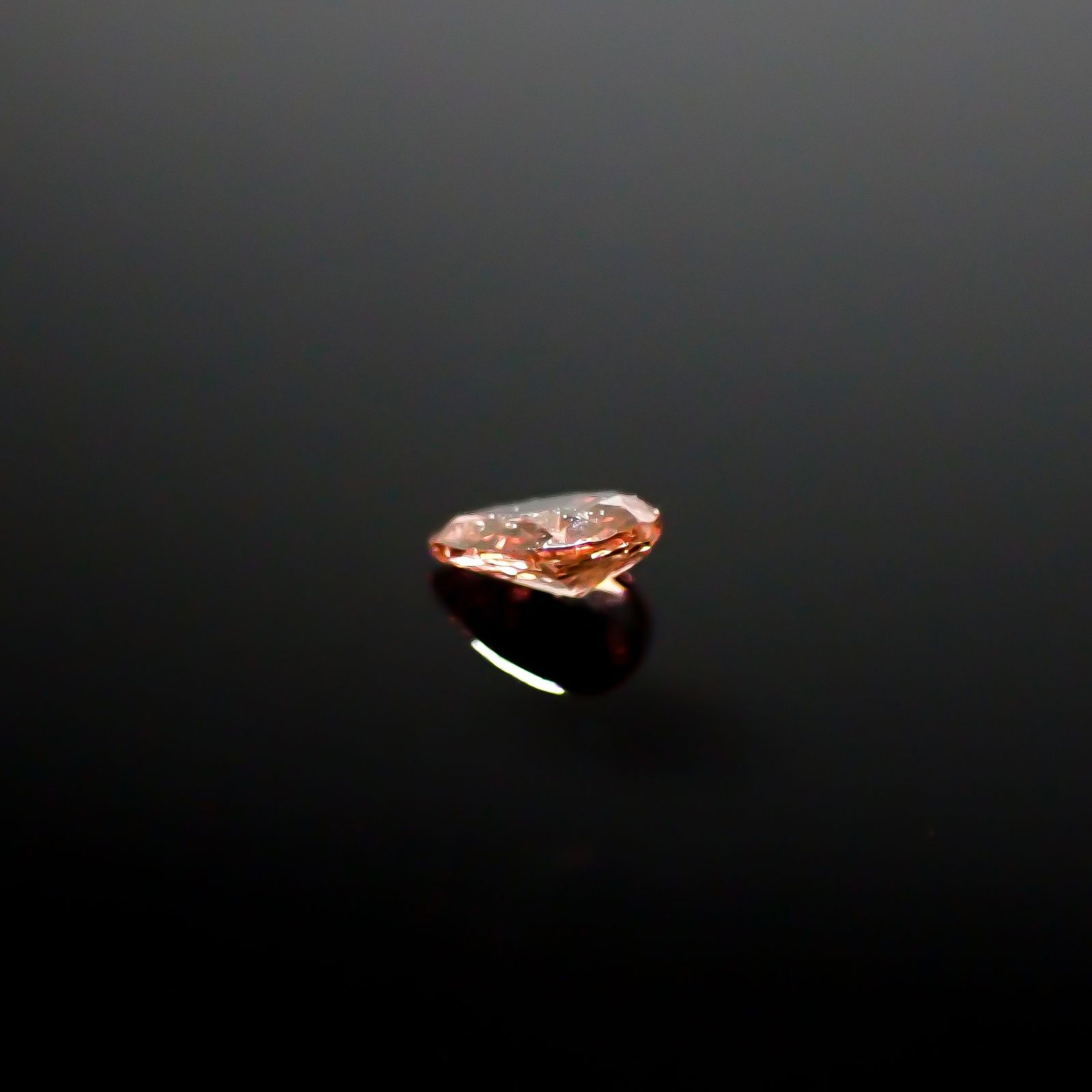 ピンクダイヤモンド(宝石名ダイアモンド VS-2/FANCY DEEP BROWNISH PINK) 0.033ct ソ付(AGT)[250129709]2.58x1.66mm前後