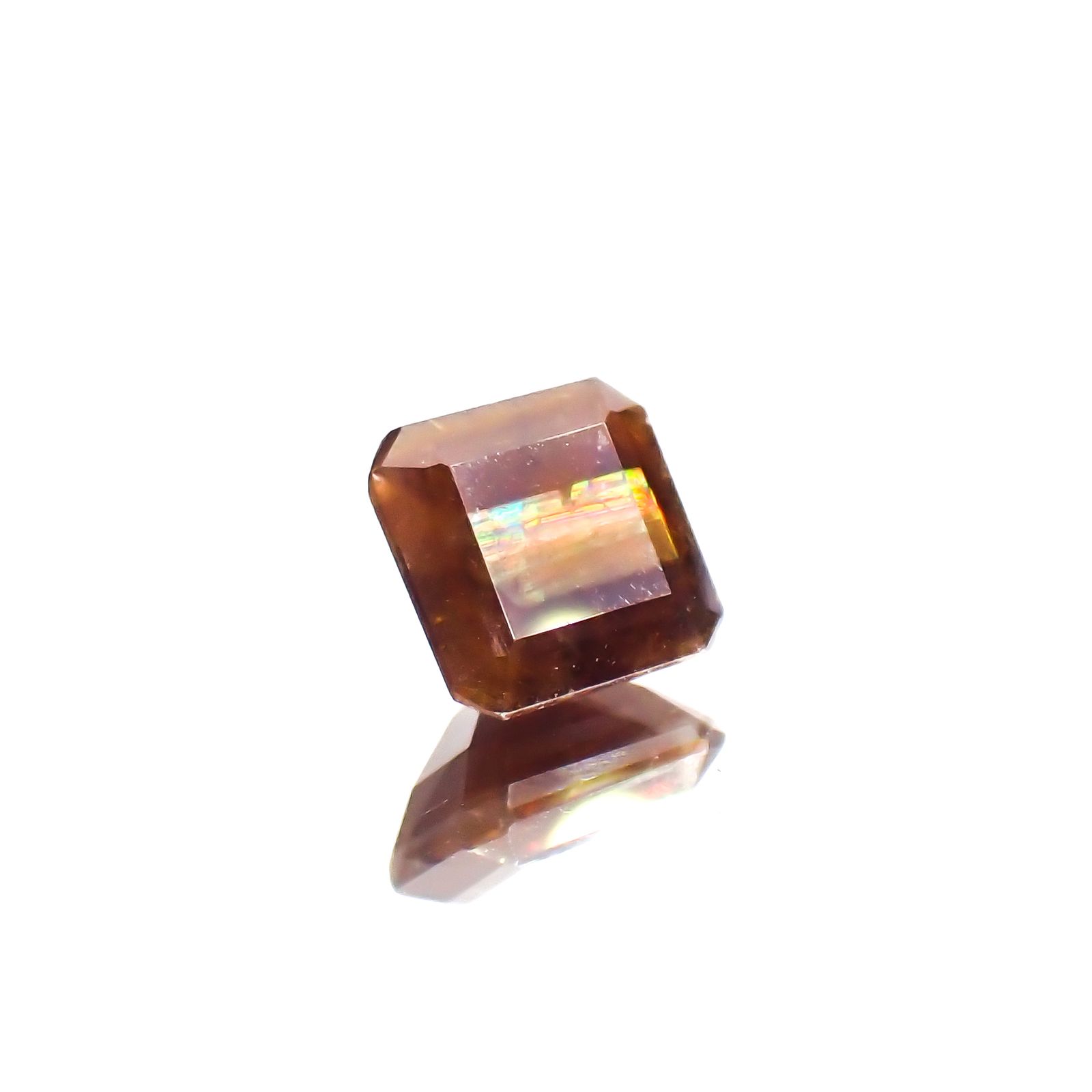 レインボーガーネット 日本・奈良県産 1.71ct[231023638]6.4x6.3mm前後
