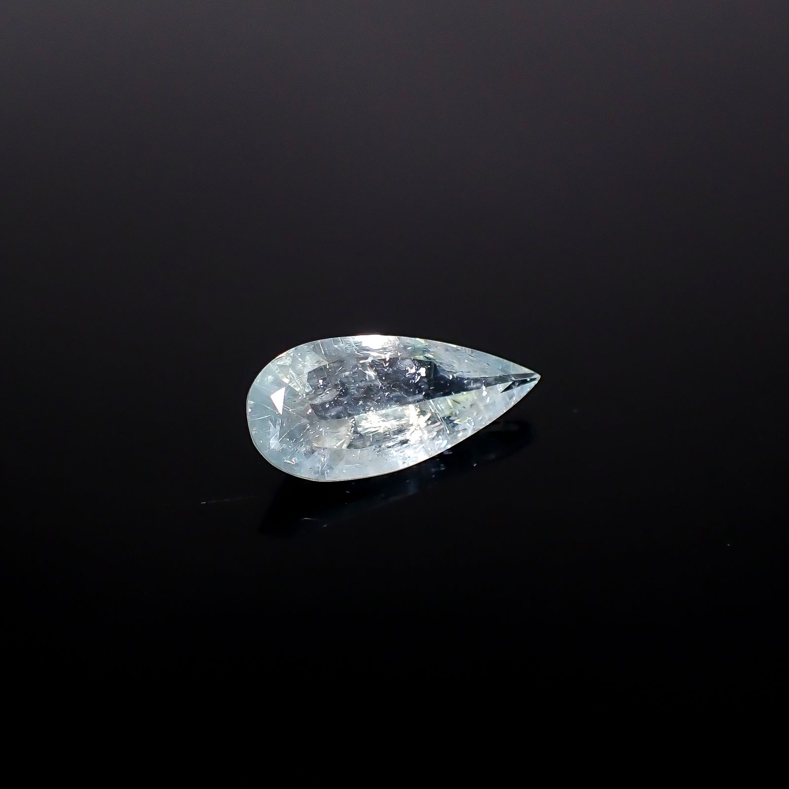 イリデッセンスアクアマリン ブラジル産 4.50ct / 18.9x8.6mm前後 [250730843]