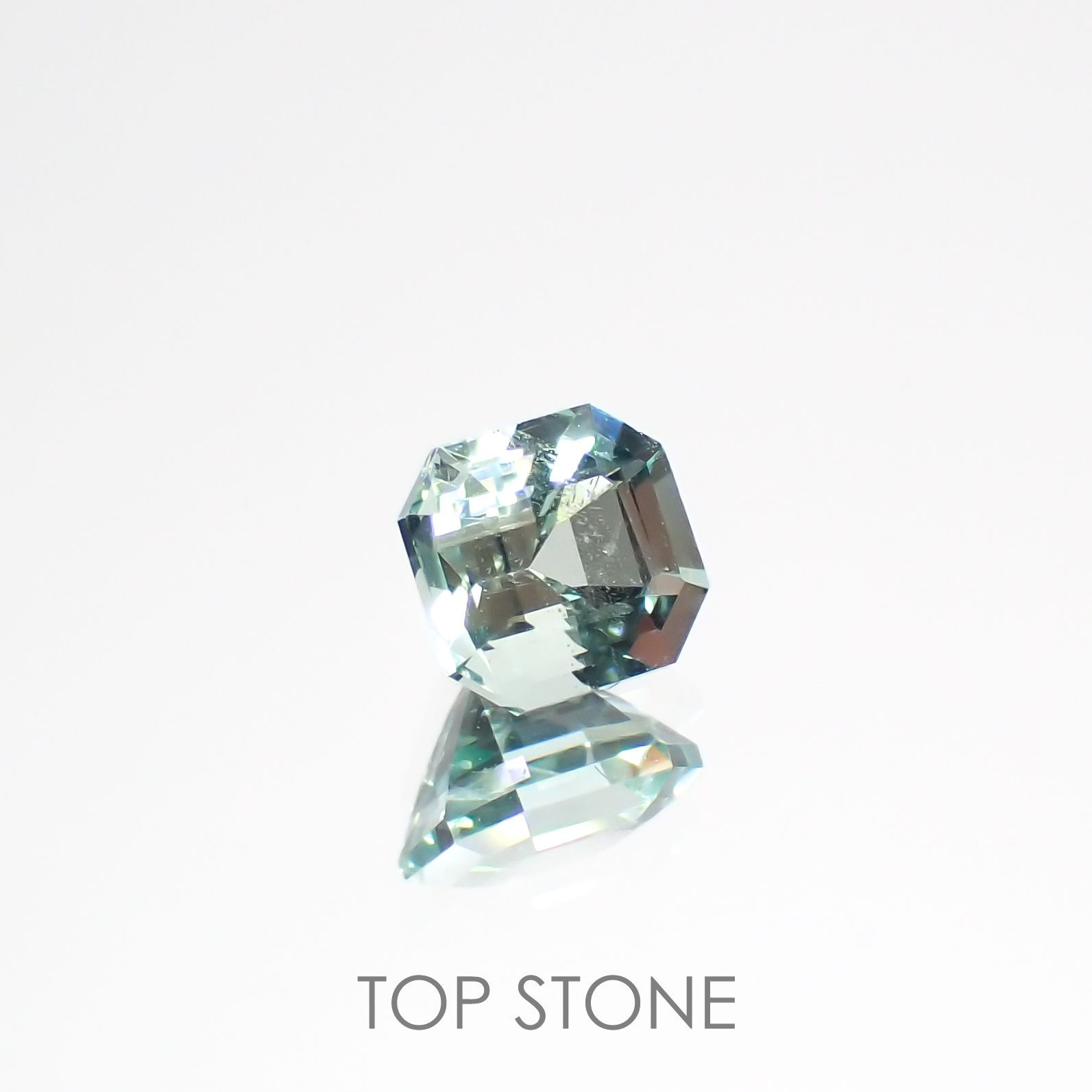 ミントベリル  ブラジル産 0.28ct[220616677]4x3.8mm前後