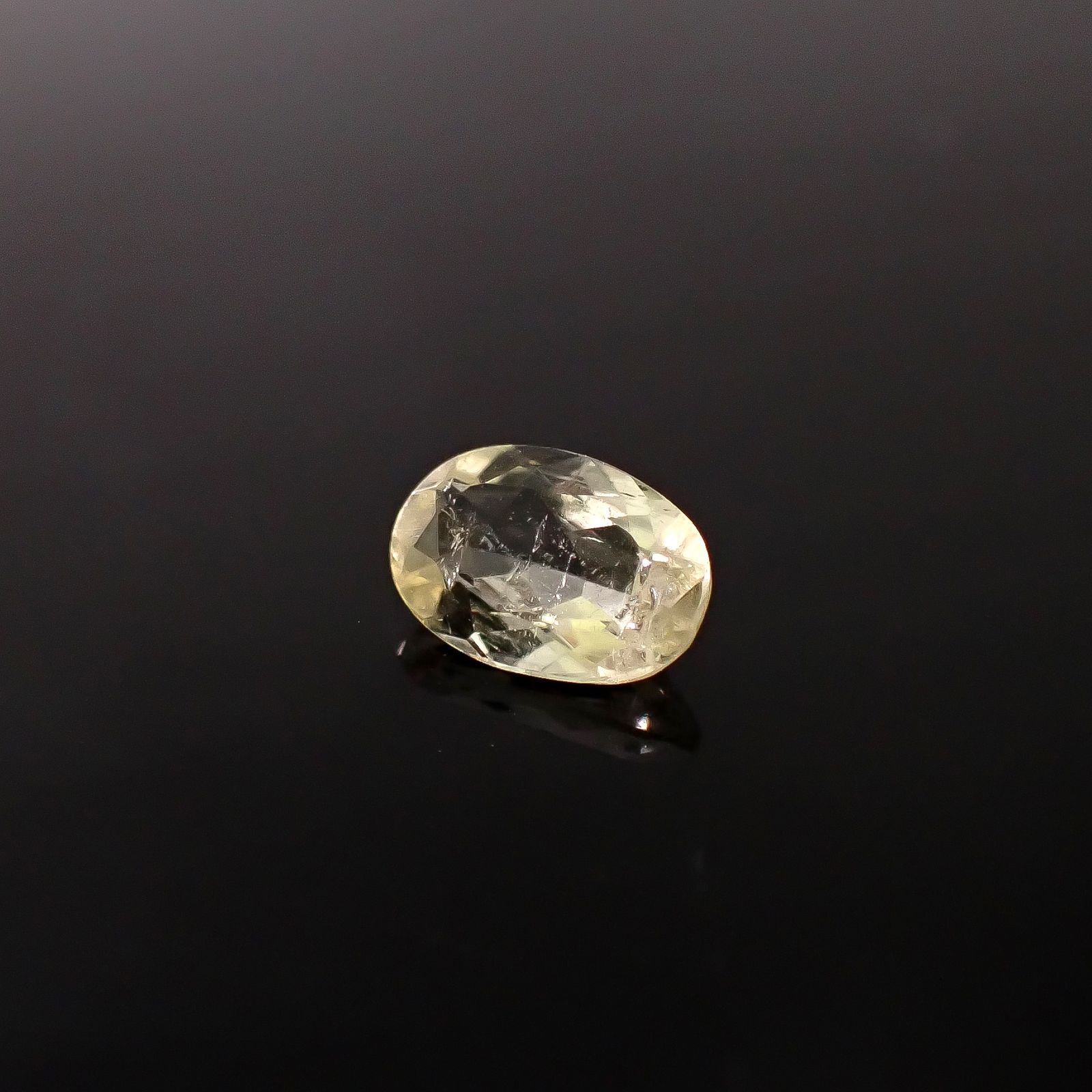 ブラジリアナイト(宝石名ブラジリアナイト)ブラジル産 識別済 0.62ct / 6.9x4.7mm前後 [260131491]