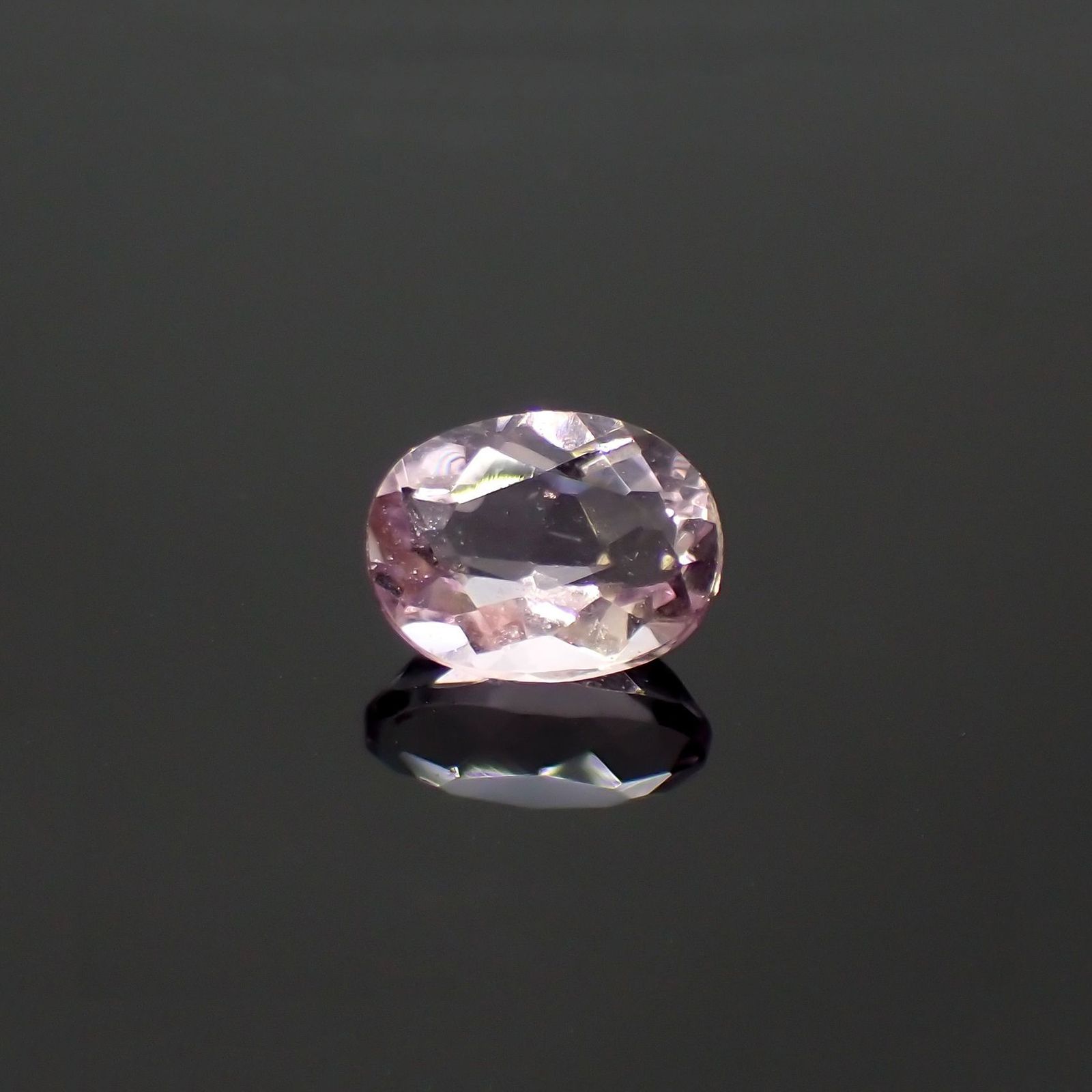 ピンクフローライト(宝石名フルオライト)ブラジル産 識別済 1.60ct / 8.1x6.2mm前後 [220115127]