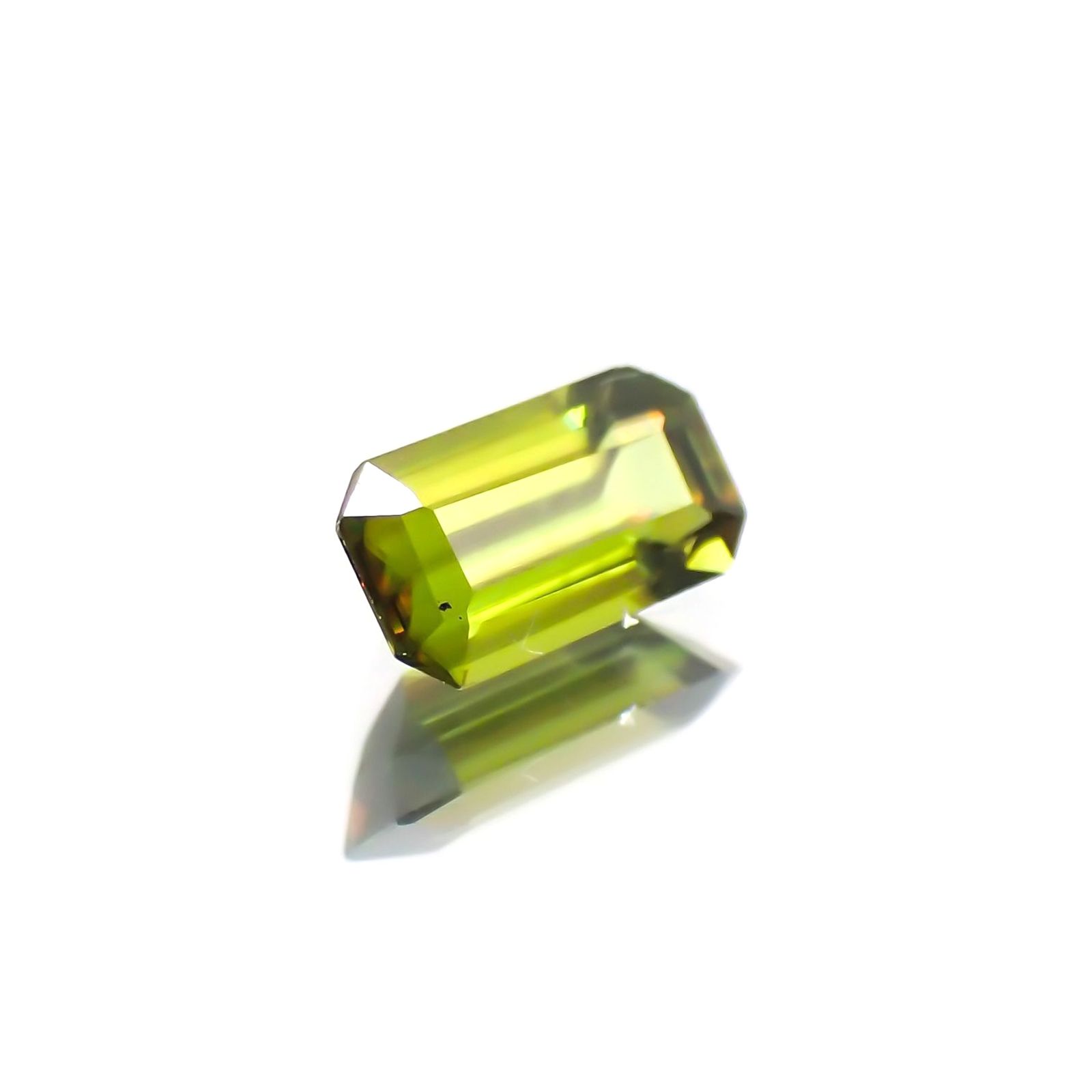 スフェーン(宝石名スフェーン) パキスタン産 識別済 0.26ct / 5.2x2.8mm前後 [26019443]