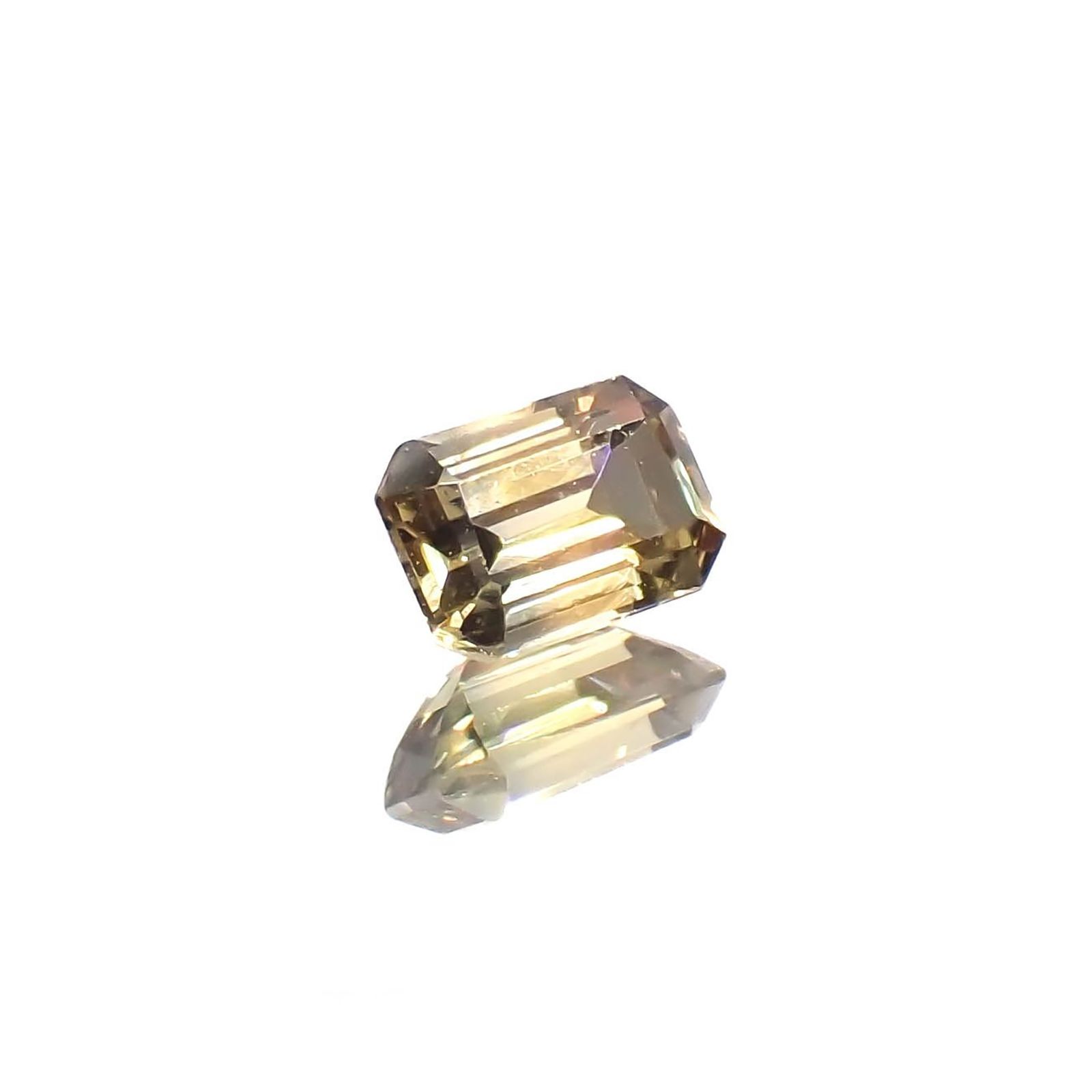 バイカラーサファイア マダガスカル/タンザニア産 0.19ct / 3.7x2.5mm前後 [230321020]