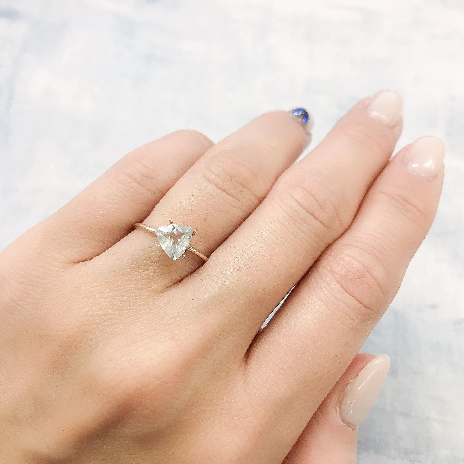フェナカイト(宝石名フェナカイト)ロシア産 0.86ct 識別済[220515736]6.7x6.8mm前後