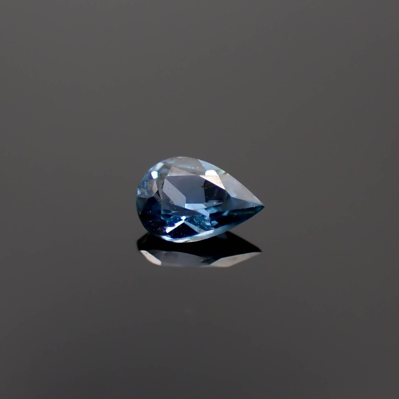 コバルトブルースピネル(宝石名ブルー・スピネル)タンザニア産 0.133ct ソ付(日独)[230622550]4.11x2.79mm前後
