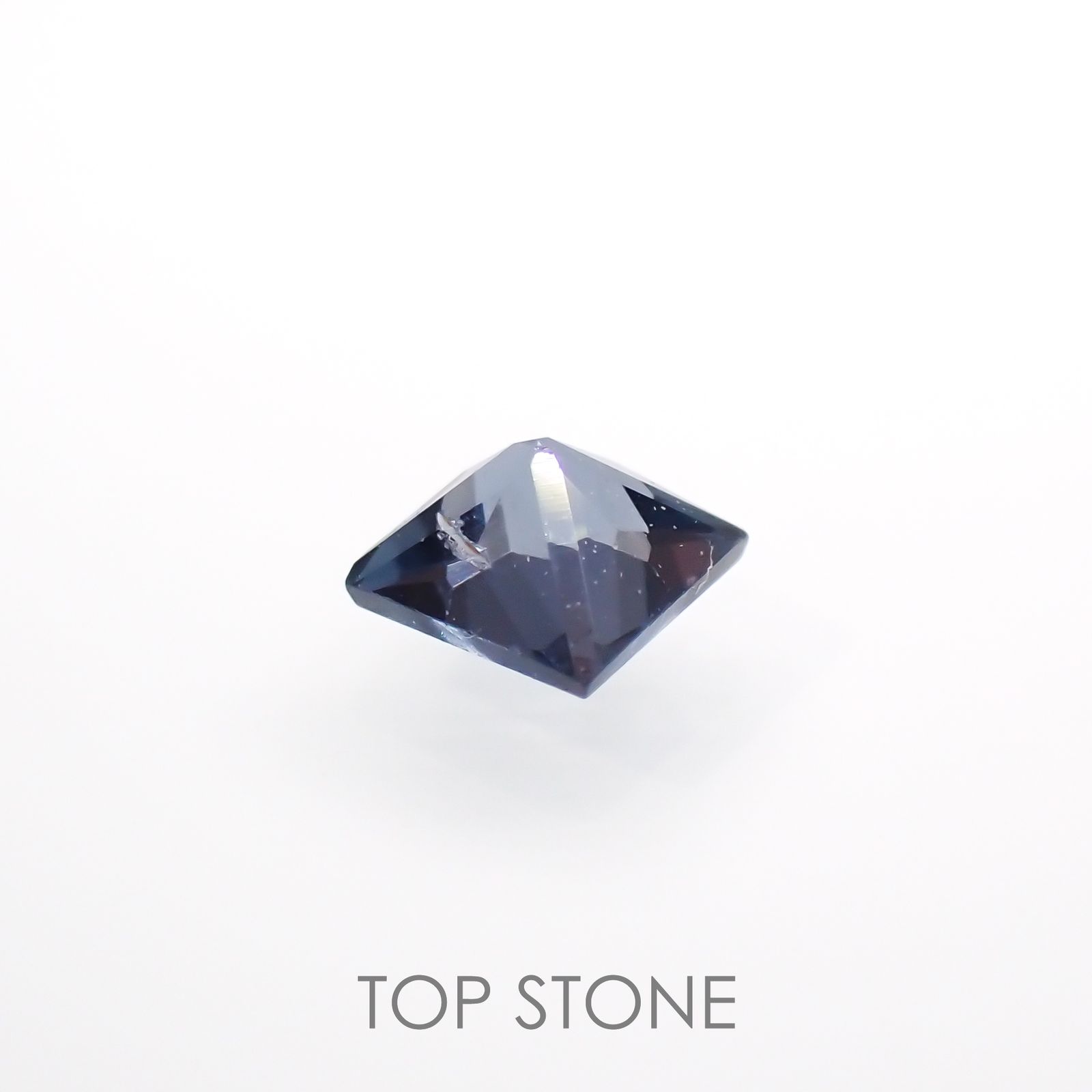 ◇プリンセスカット◇カラーチェンジガーネット アレキタイプ(宝石名ガーネット)マダガスカル・ベキリー産 0.11ct 識別済[220616547]2.5x2.5mm前後