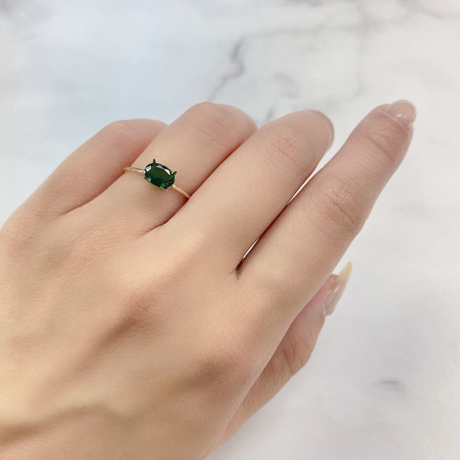 ツァボライト(宝石名グリーン グロッシュラー・ガーネット) タンザニア メレラニ鉱山産 0.825ct ソ付(彩珠)[20073748]6.9×5mm前後