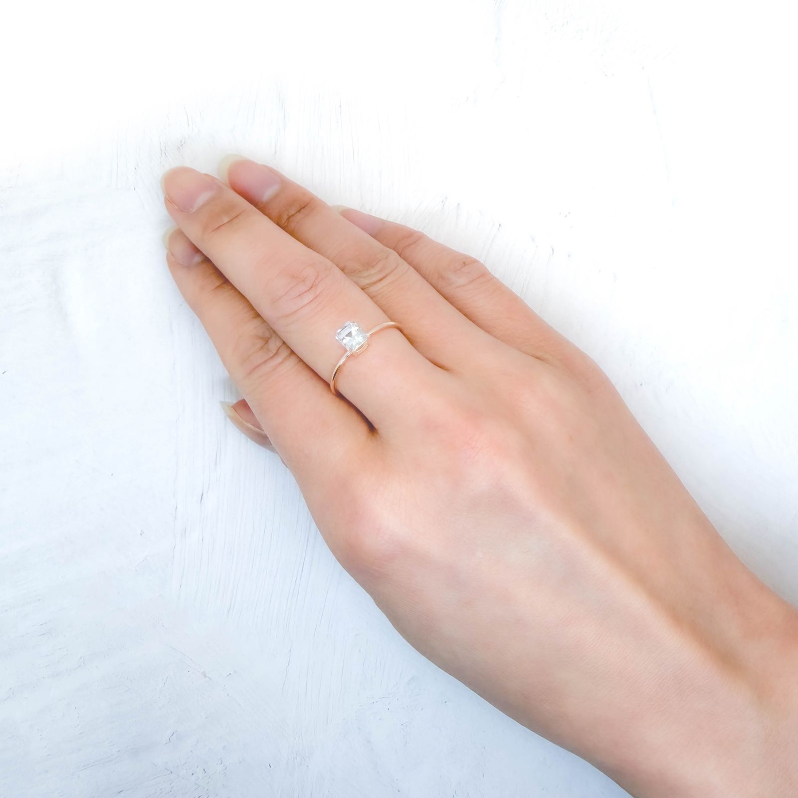 フェナカイト ロシア産 0.73ct / 5.3x4.7mm前後 [260231712]