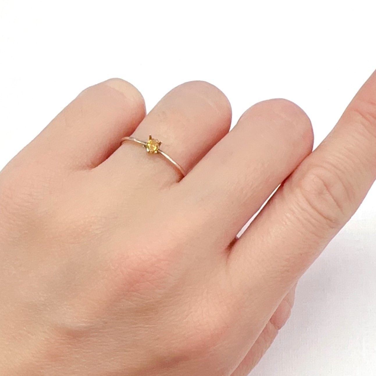 イエローダイヤモンド(宝石名ダイアモンド I-1/FANCY VIVID ORANGE YELLOW) 0.098ct ソ付(CGL)[240427042]3.87x2.26mm前後