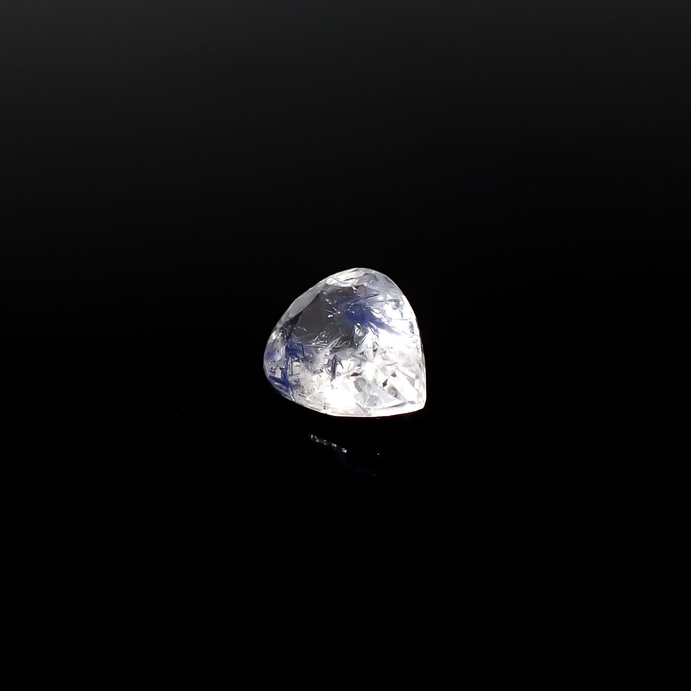 デュモルチェライトインクォーツ ブラジル産 0.76ct / 7.4x5.8mm前後 [260331856]