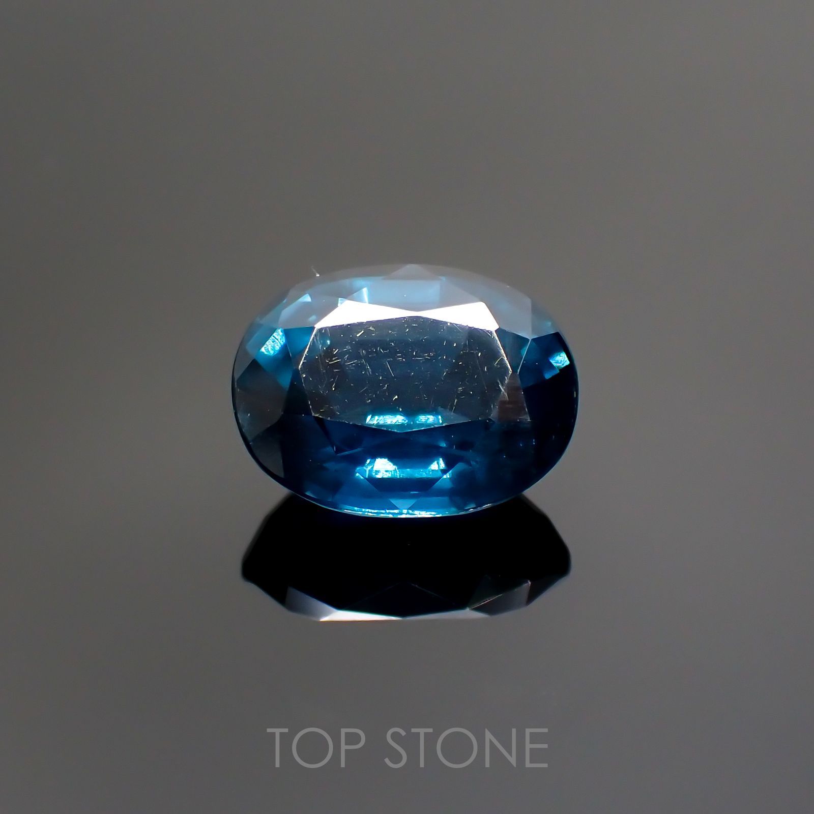 オーシャンブルーカイヤナイト(宝石名カイヤナイト) ネパール産 2.71ct 識別済[210410524]9×6.8mm前後