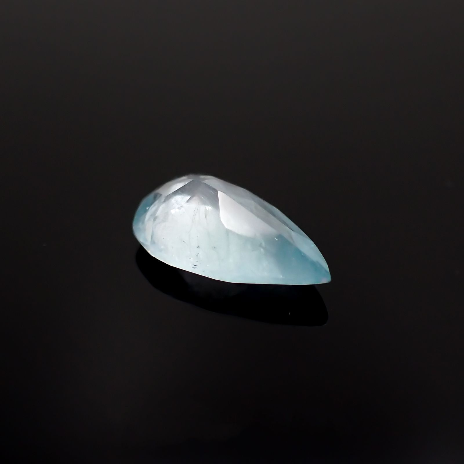 ユークレース(宝石名ブルー・ユークレース)コロンビア産 1.740ct ソ付(彩珠)[221018853]11.2x6.7mm前後