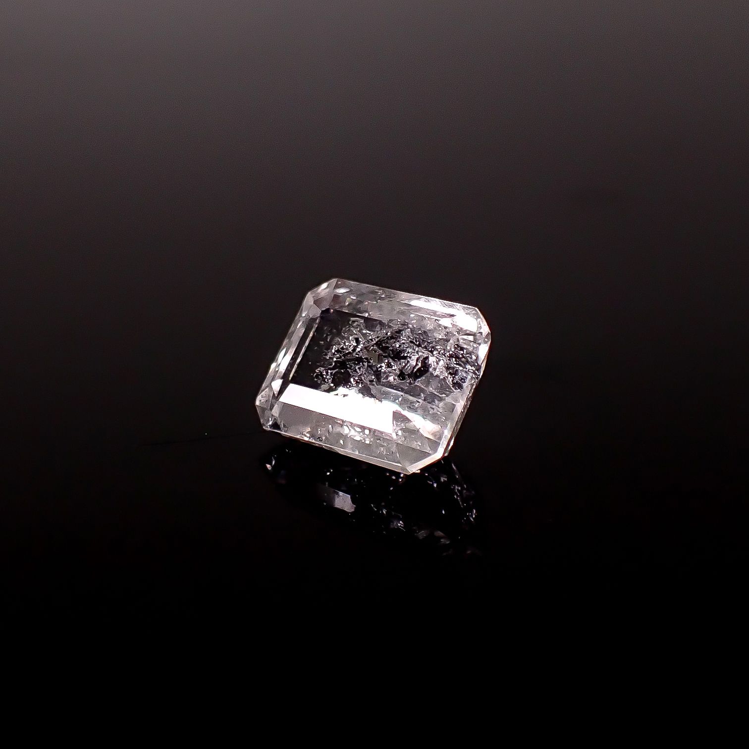 グラファイトインクォーツ ブラジル産 3.26ct / 9.8x7.8mm前後 [260331934]