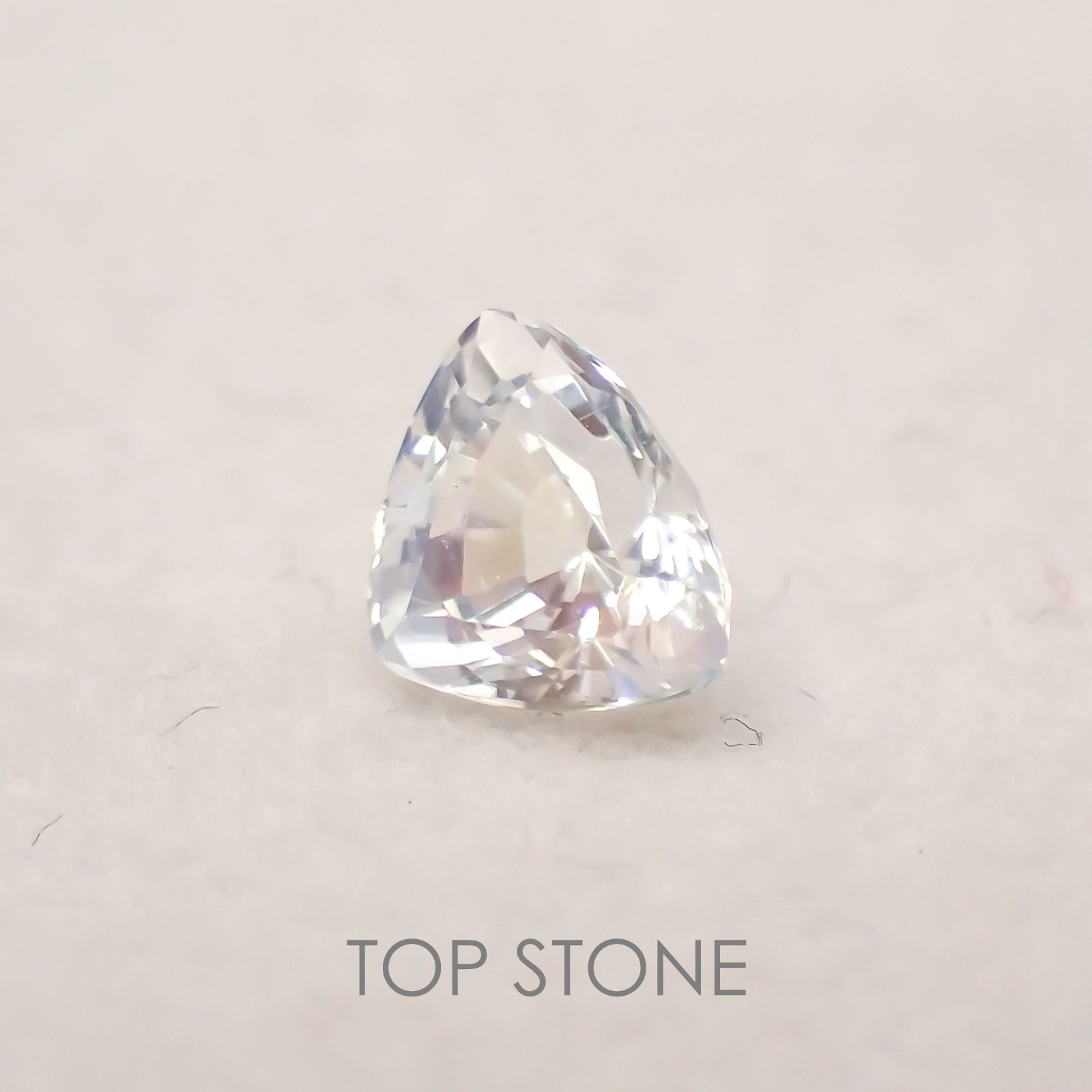 レインボームーンストーン(アンデシンラブラドライト) マダガスカル産 ルース 0.77ct[21059638]6.5×5.3mm前後