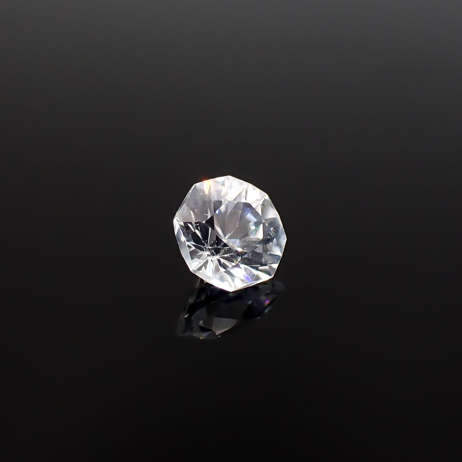 ◇オクタゴンカット◇カラーレスジルコン(宝石名ホワイト・ジルコン)スリランカ/カンボジア産 識別済 0.79ct / 4.9x4.8mm前後 [251231386]