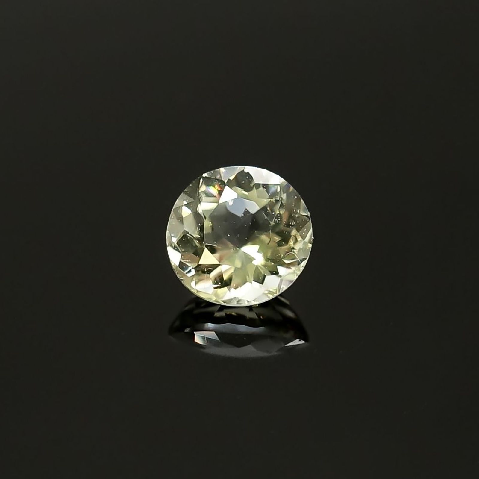 モンテブラサイト(宝石名モンテブラサイト)マダガスカル産 識別済 0.55ct / 5.3x5.2mm前後 [220817424]