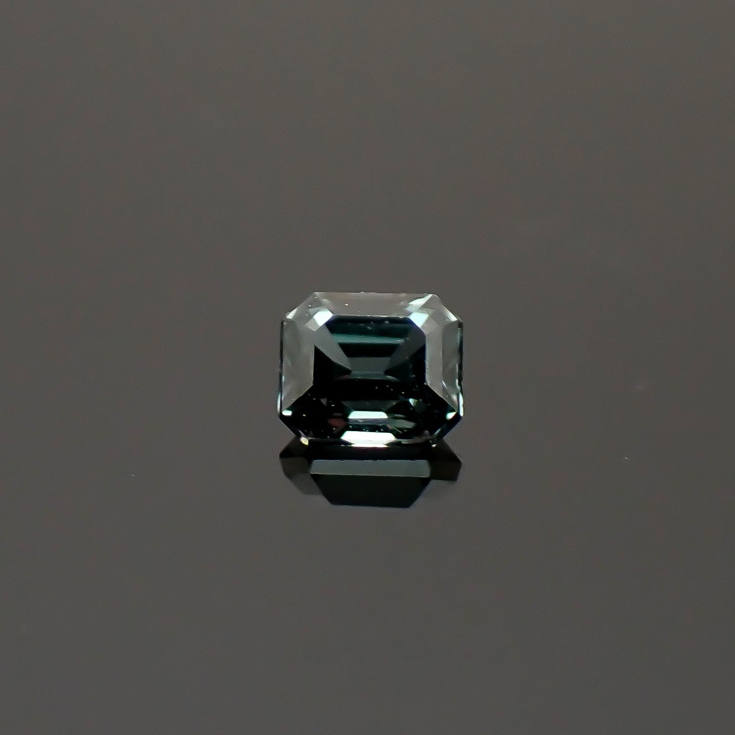 ベキリーブルーガーネット（カラーチェンジガーネット アレキタイプ） マダガスカル・ベキリー産 0.10ct / 2.6x2.2mm前後 [260732461]