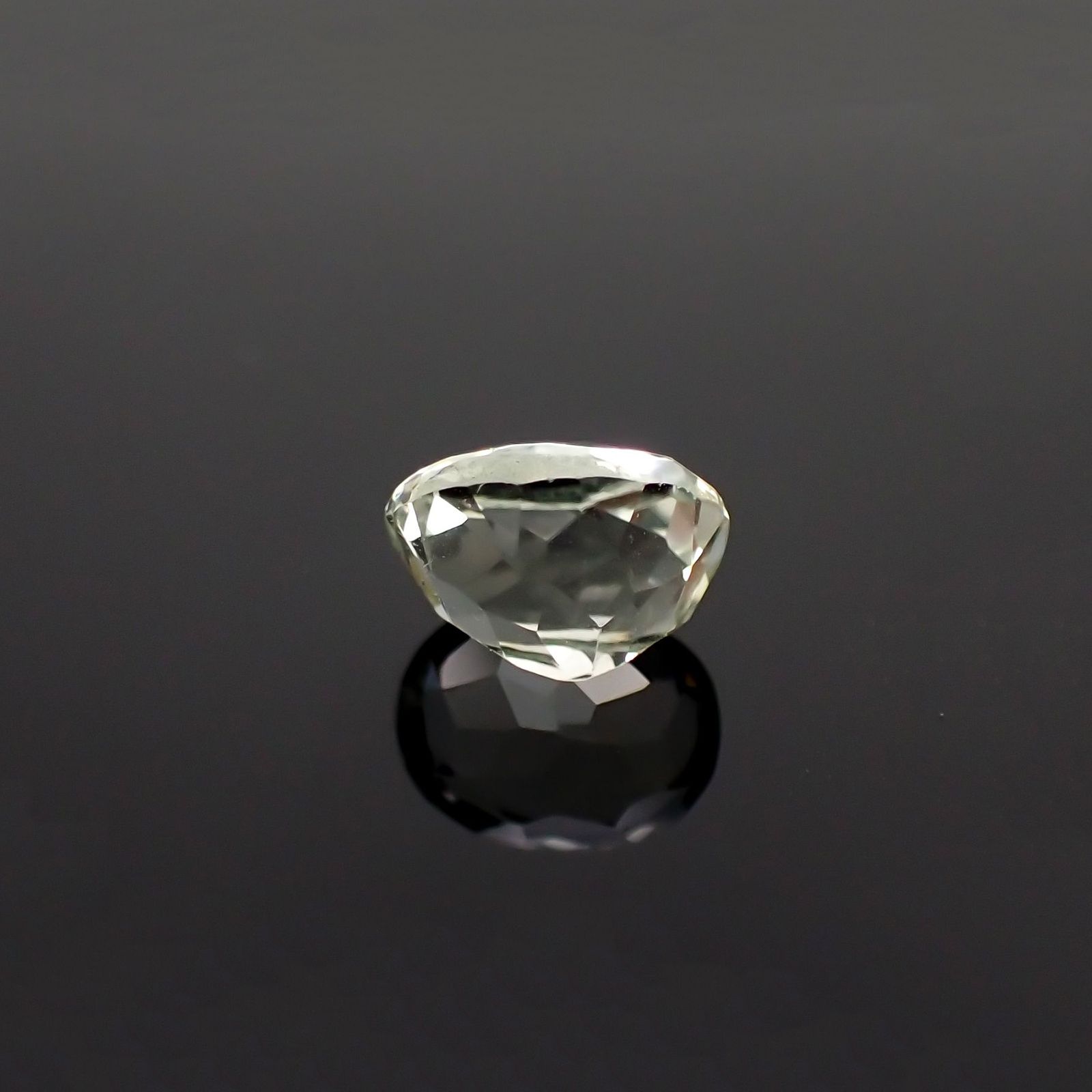 シリマナイト(宝石名シリマナイト)インド産 識別済 1.82ct / 8x6.2mm前後 [221018463]