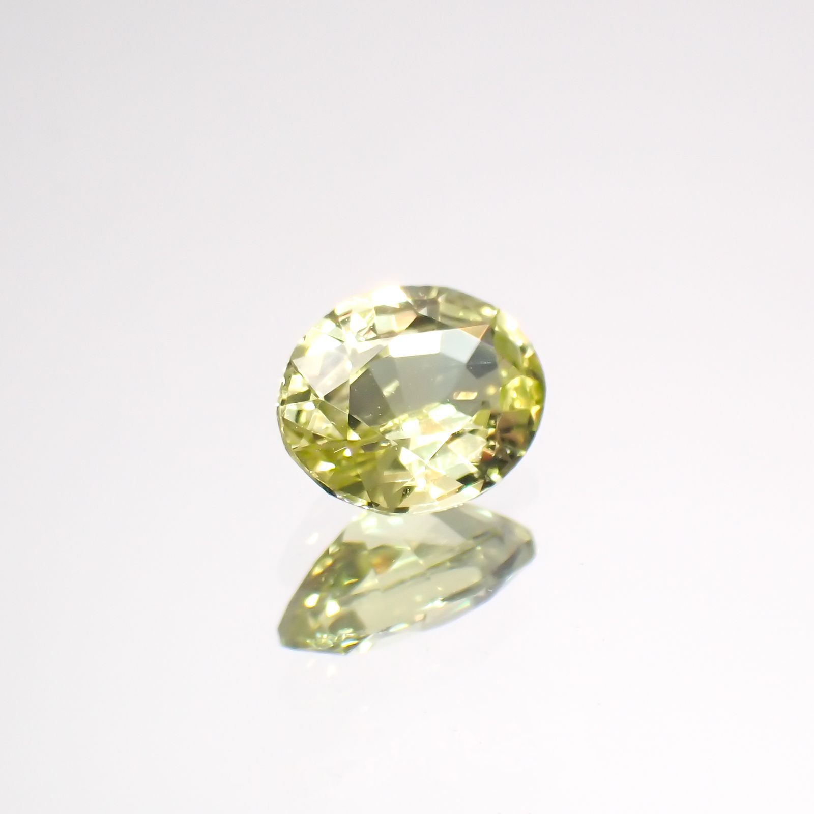 クリソベリル(宝石名クリソベリル)マダガスカル産 0.70ct 識別済[220114486]6.2x4.9mm前後