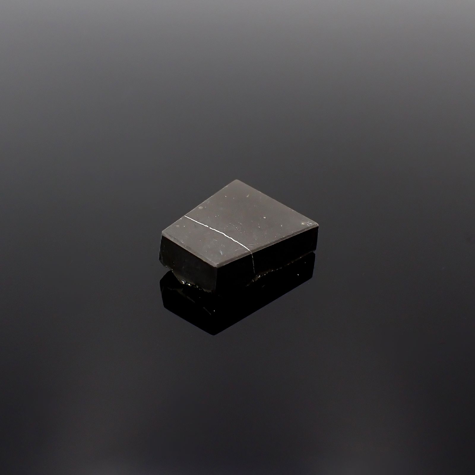 ◇フリーフォーム◇レインボーパイライト 原石 ロシア産 16.05ct[240527471]18.4x15.7mm前後