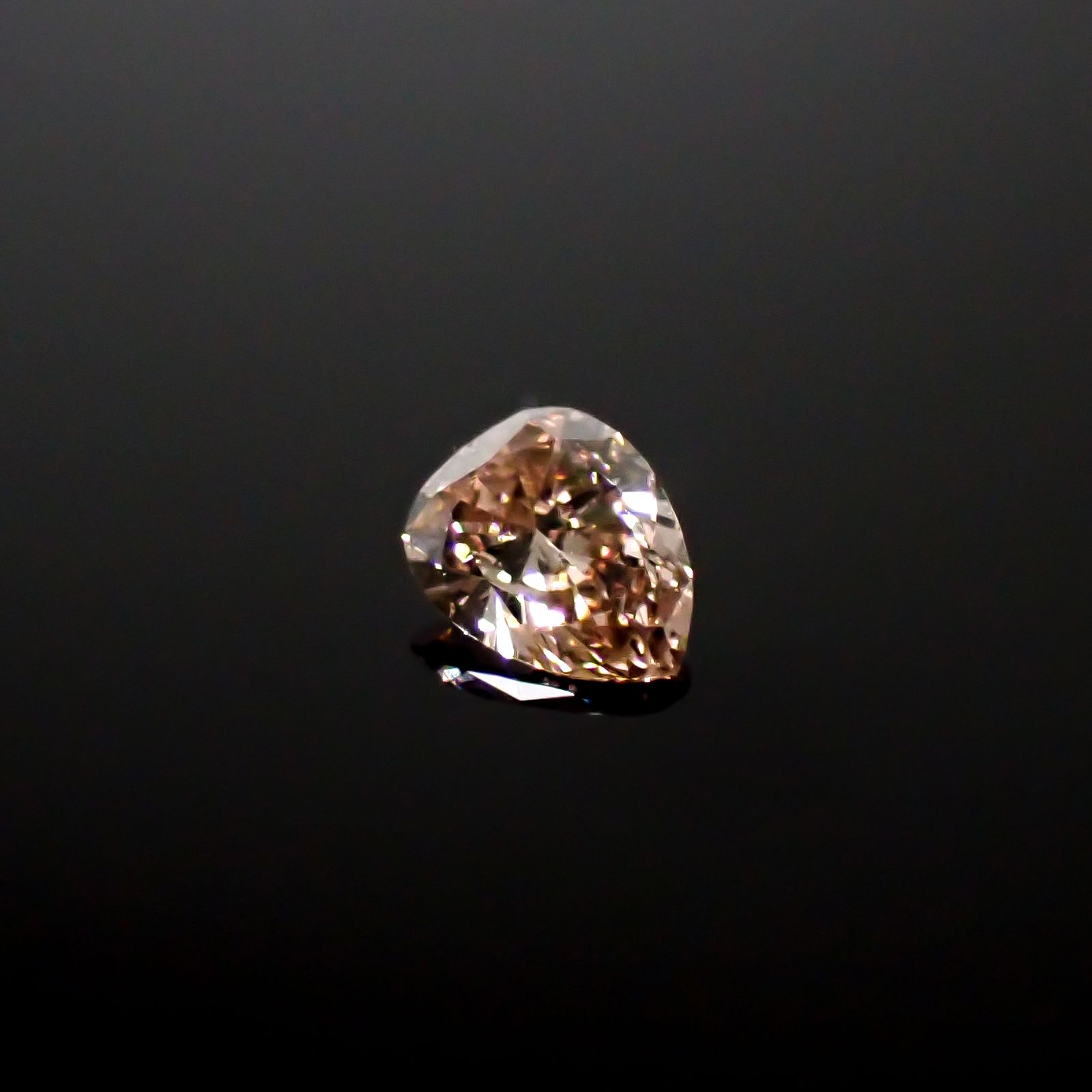 ピンクダイヤモンド(宝石名ダイアモンド SI-1/FANCY BROWNISH ORANGY PINK) 0.097ct ソ付(CGL)[240928974]3.6x2.81mm前後