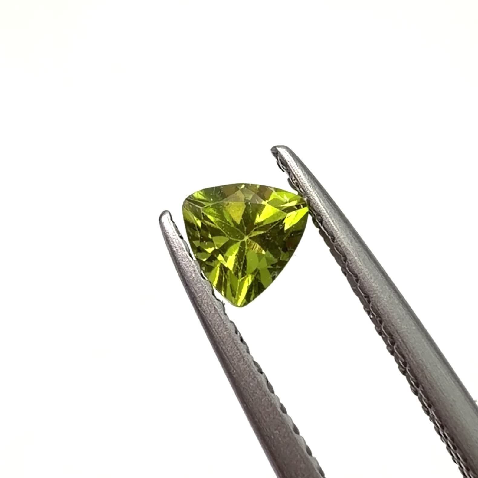 ベスビアナイト(宝石名アイドクレース)ケニア産 識別済 0.45ct / 4.6x4