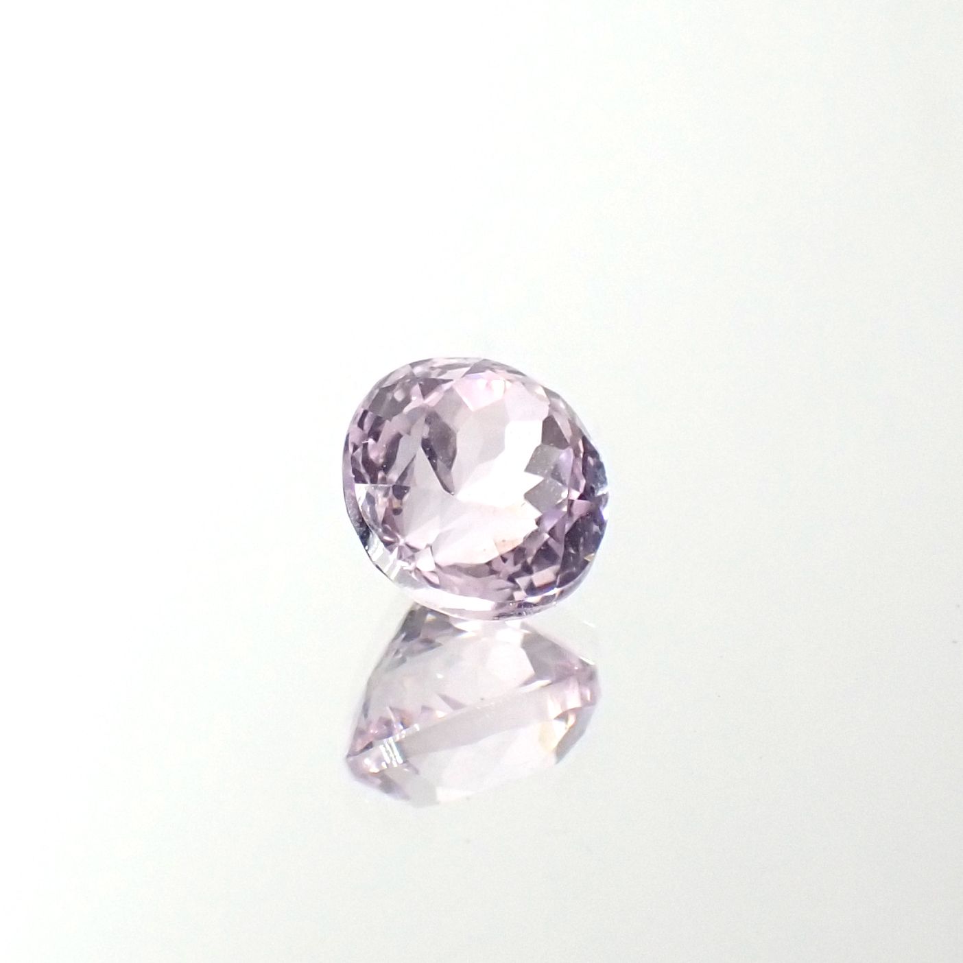 クンツァイト アフガニスタン産 0.95ct[231224771]5.8x5.7mm前後
