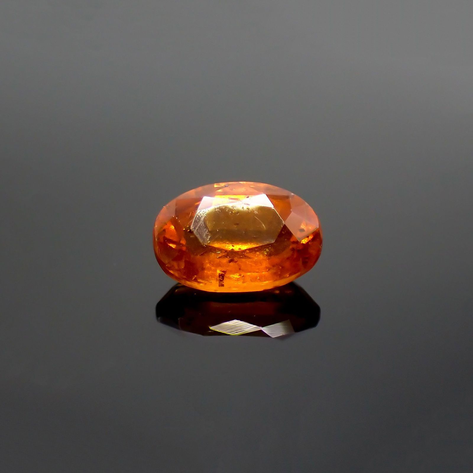 オレンジカイヤナイト(宝石名カイヤナイト) ネパール産 0.63ct 識別済[210310581]6.2×4.2mm前後