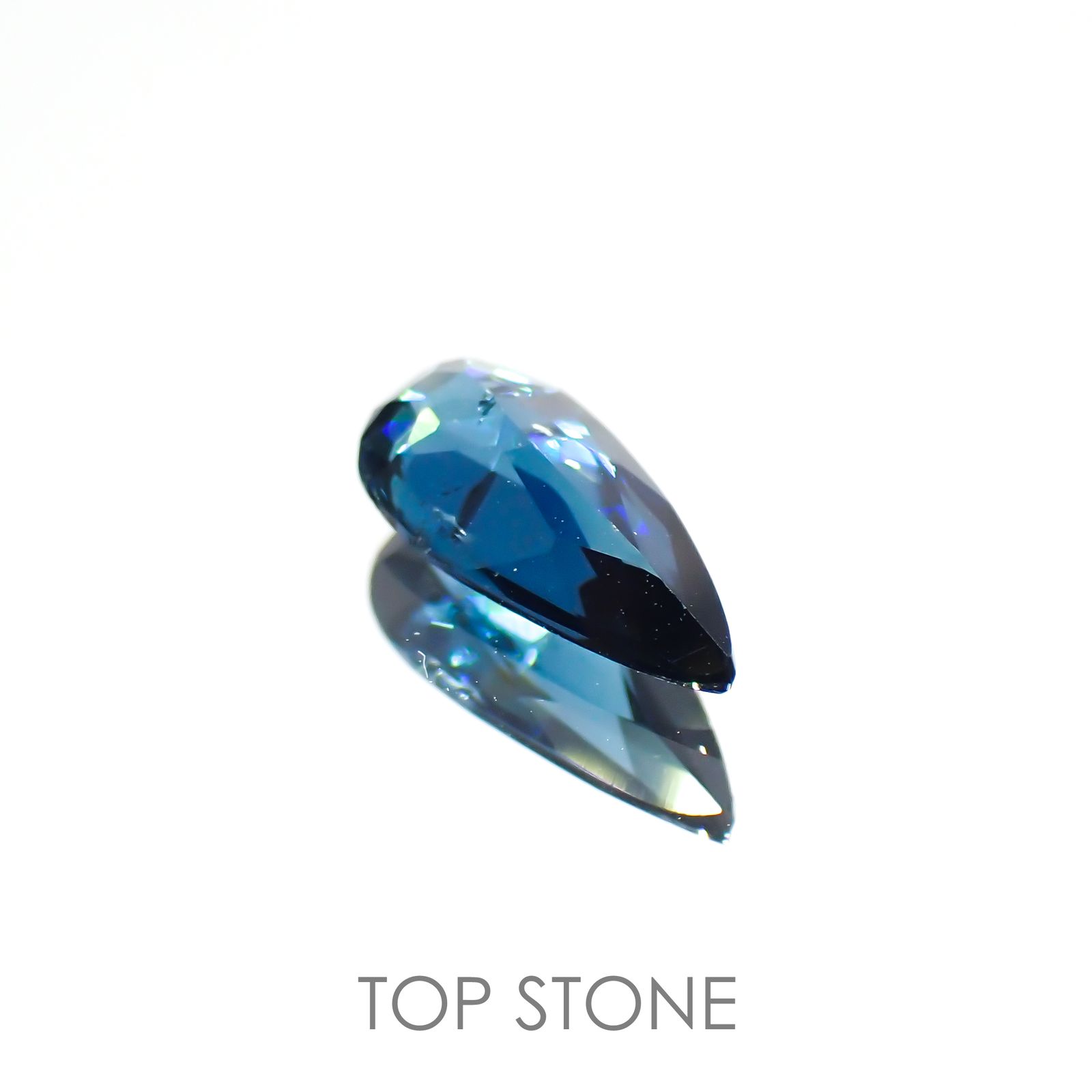 インディゴライト(宝石名ブルー・トルマリン) ブラジル産 0.436ct ソ付(彩珠)[20073910]8.3×3.9mm前後