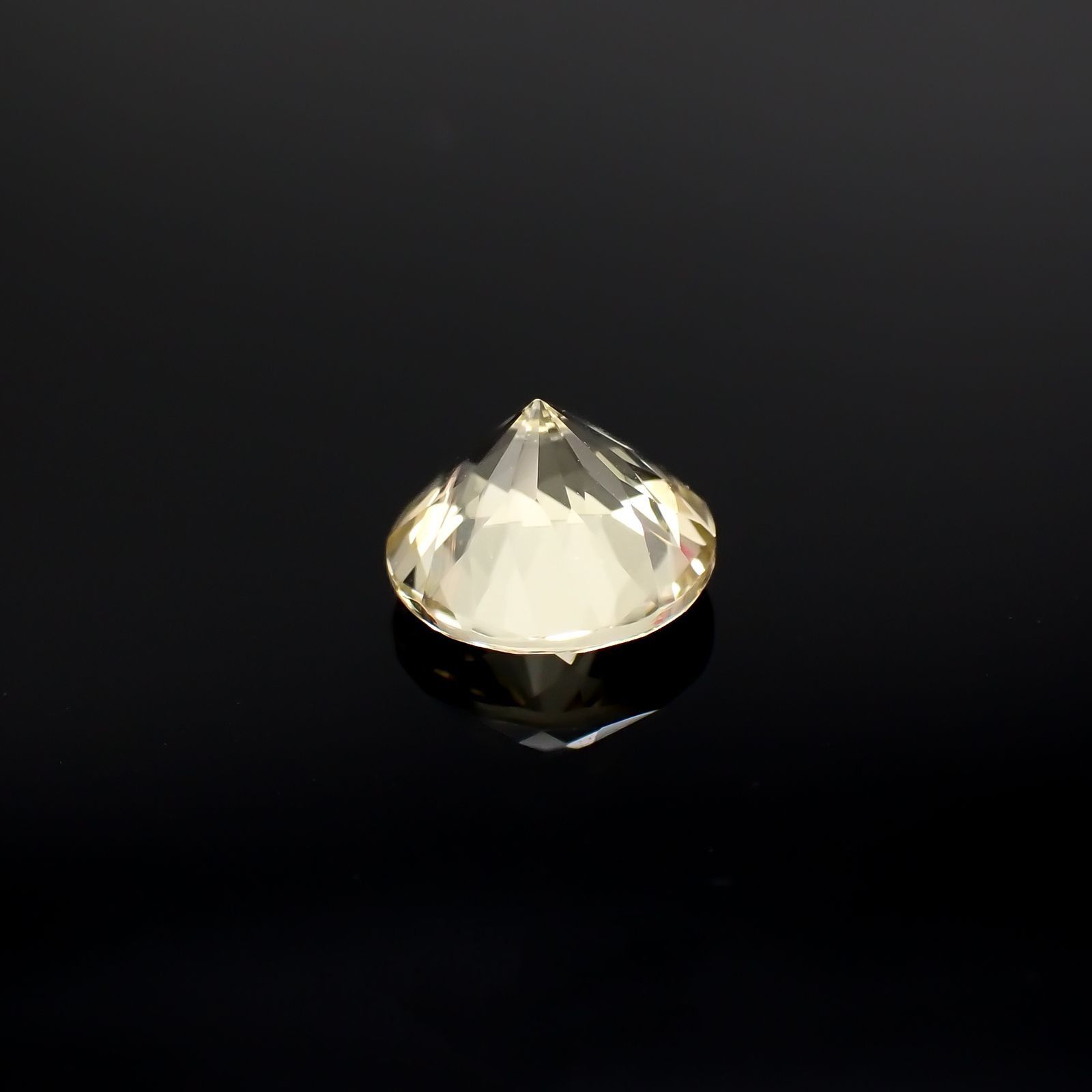 イエロースキャポライト(宝石名イエロー・スキャポライト)タンザニア産 識別済 0.78ct / 6.1x6.1mm前後 [251118027]