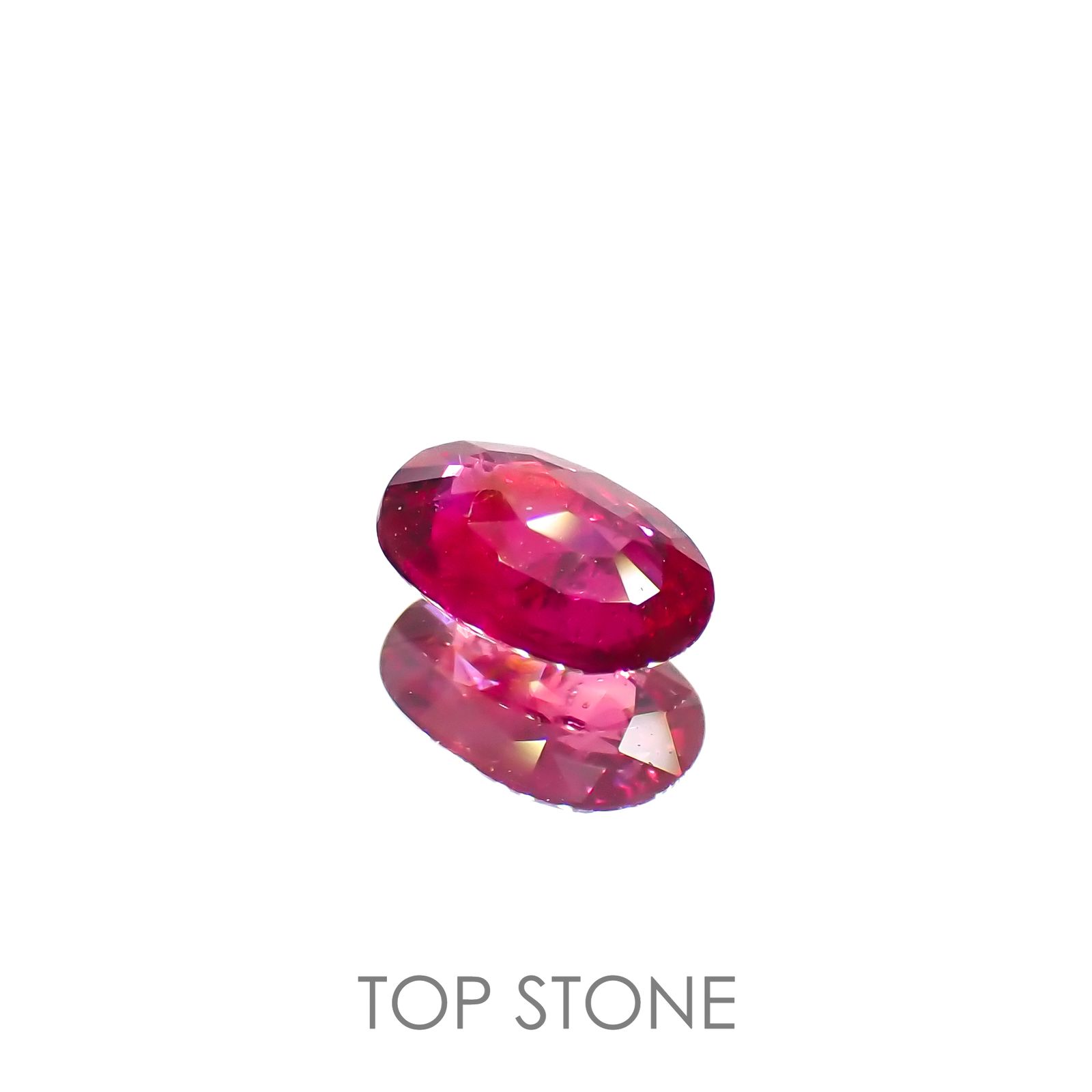 ルビー(宝石名ルビー)モザンビーク産 0.42ct 識別済[220616089]5.6x3.8mm前後