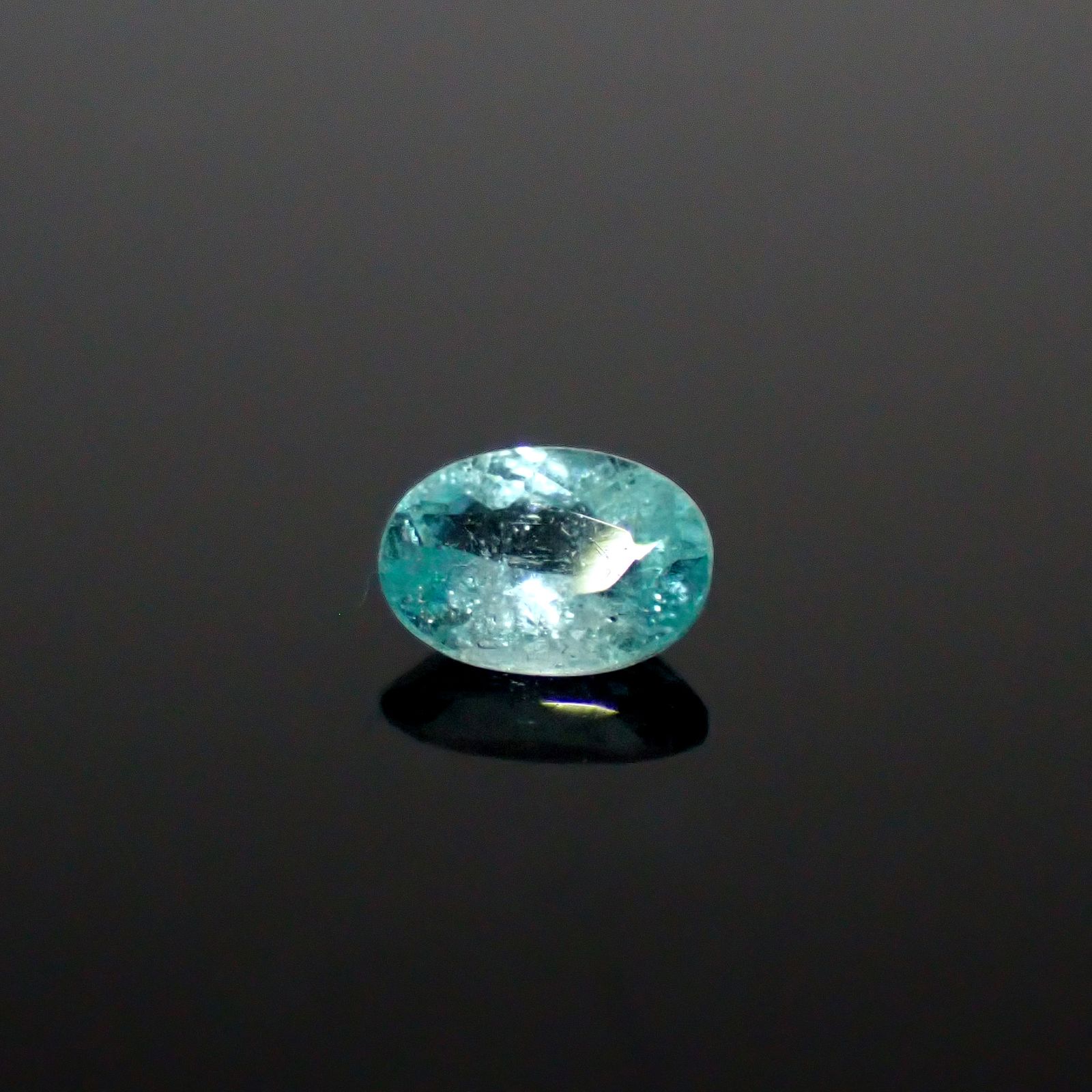 パライバトルマリン ブラジル・パライバ州バターリャ鉱山産 0.16ct[240928792]4.2x2.9mm前後
